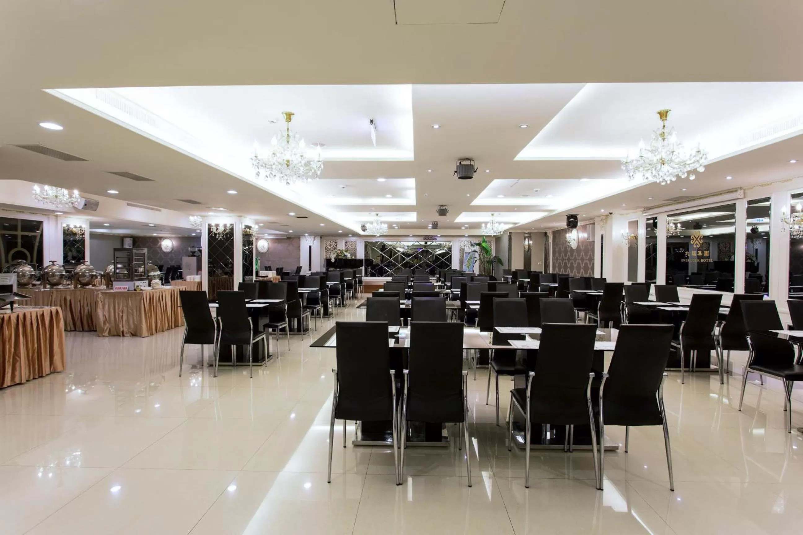 Restaurant/places to eat in Ever Luck Hotel