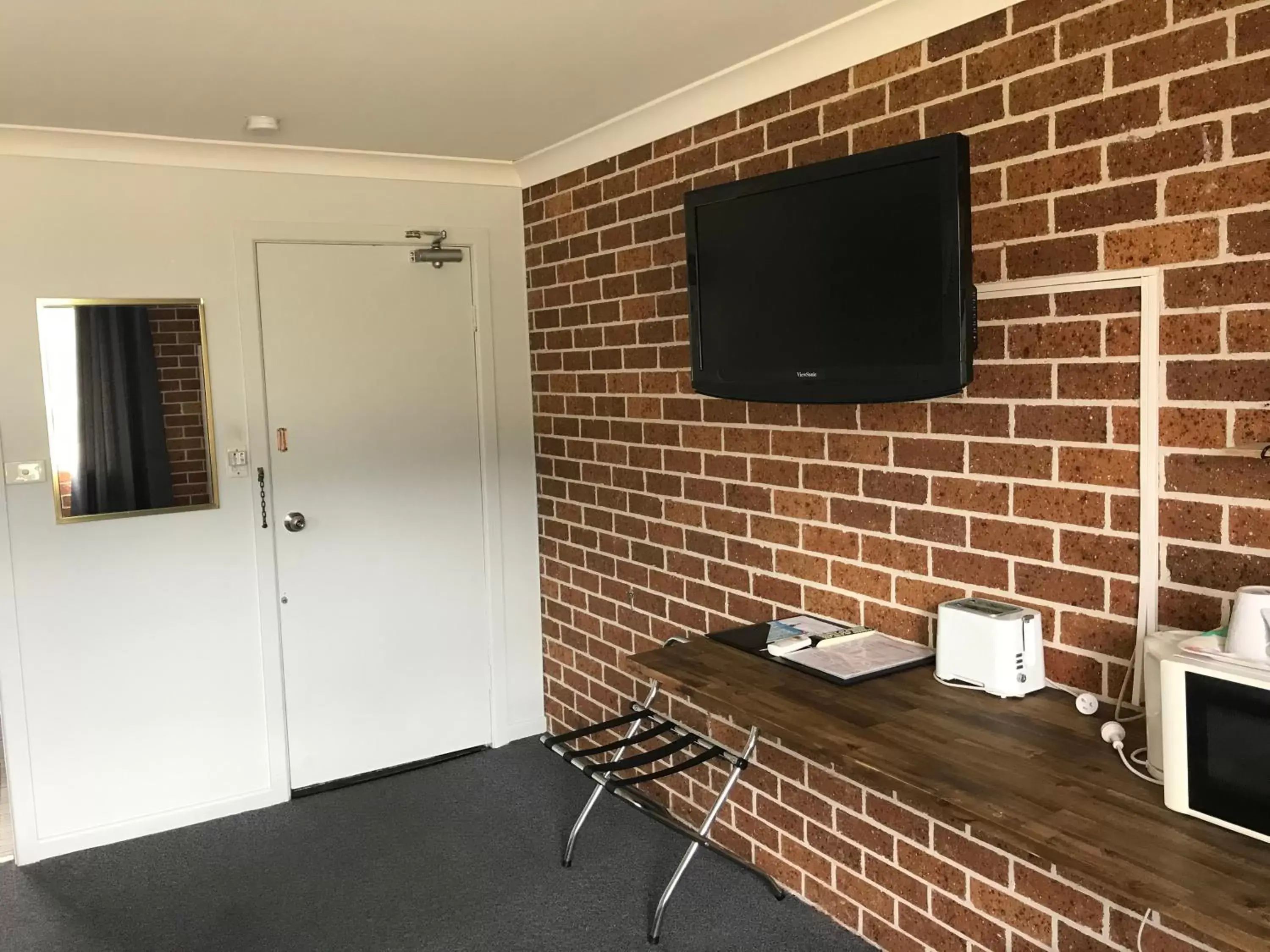 TV/Entertainment Center in Coffs Shearwater Motel