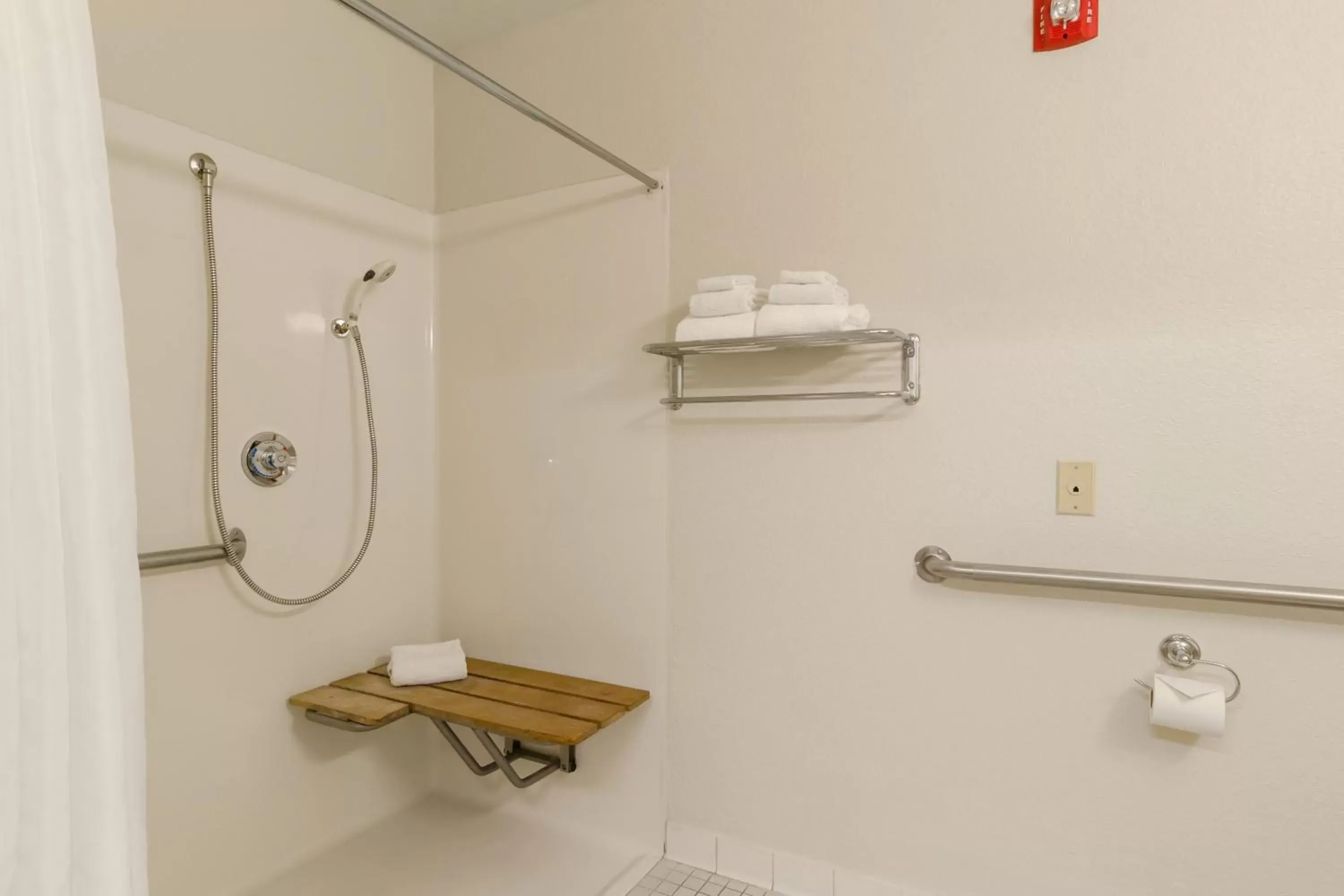 Bathroom in HomeTowne Studios by Red Roof Lake Charles - Sulphur