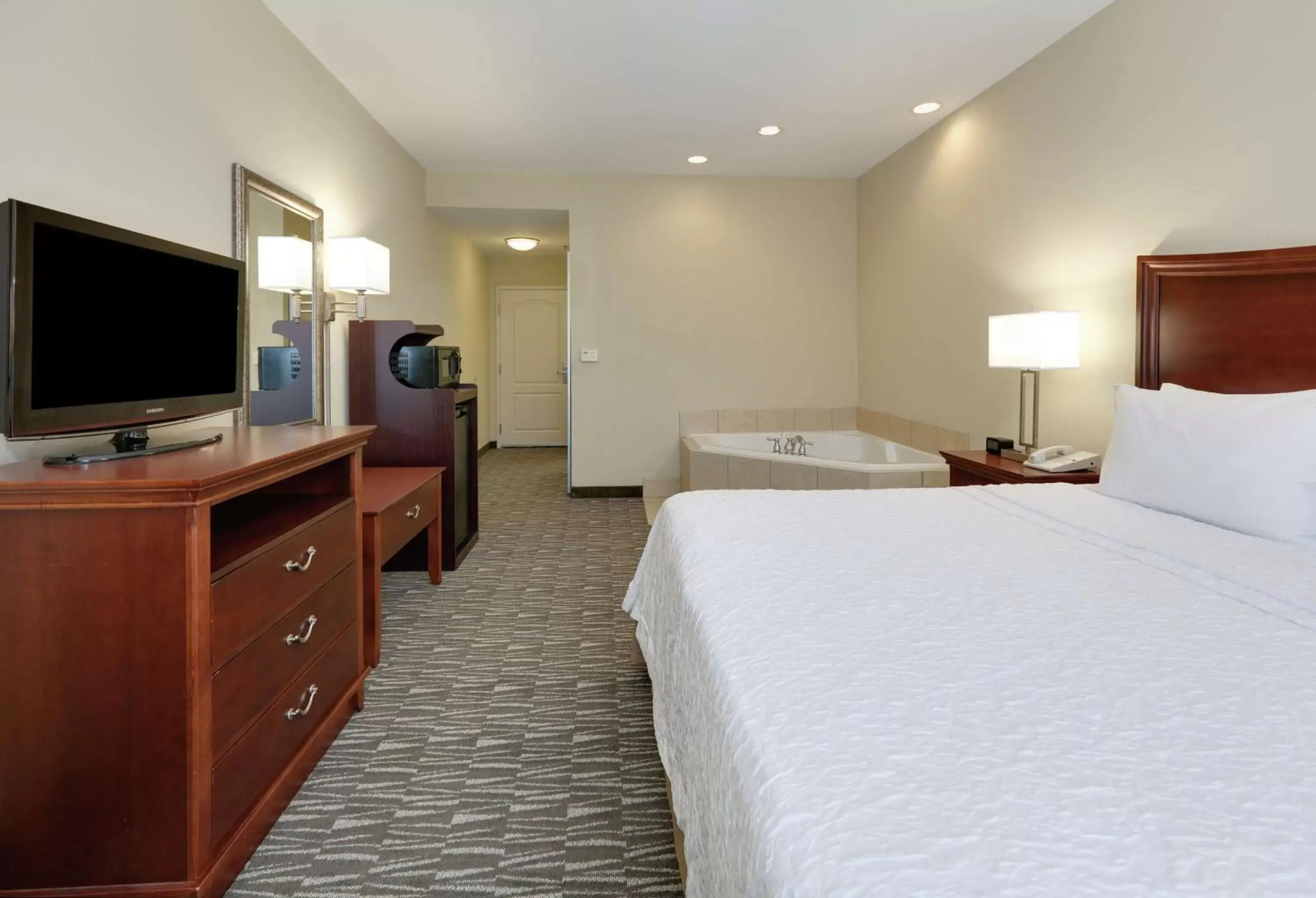 Bathroom, Bed in Hampton Inn & Suites Southern Pines-Pinehurst