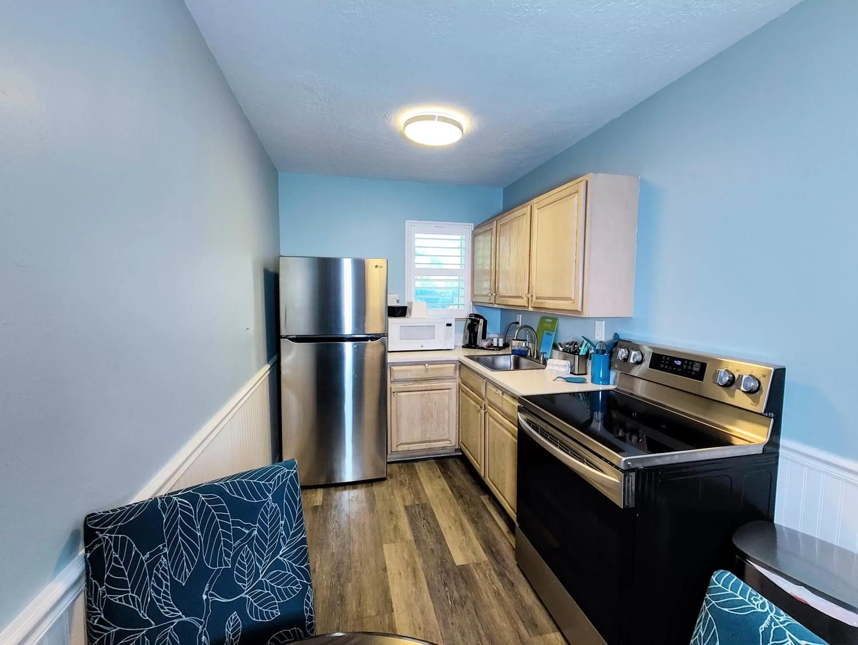 Kitchen or kitchenette, Kitchen/Kitchenette in Tahitian Beach Resort