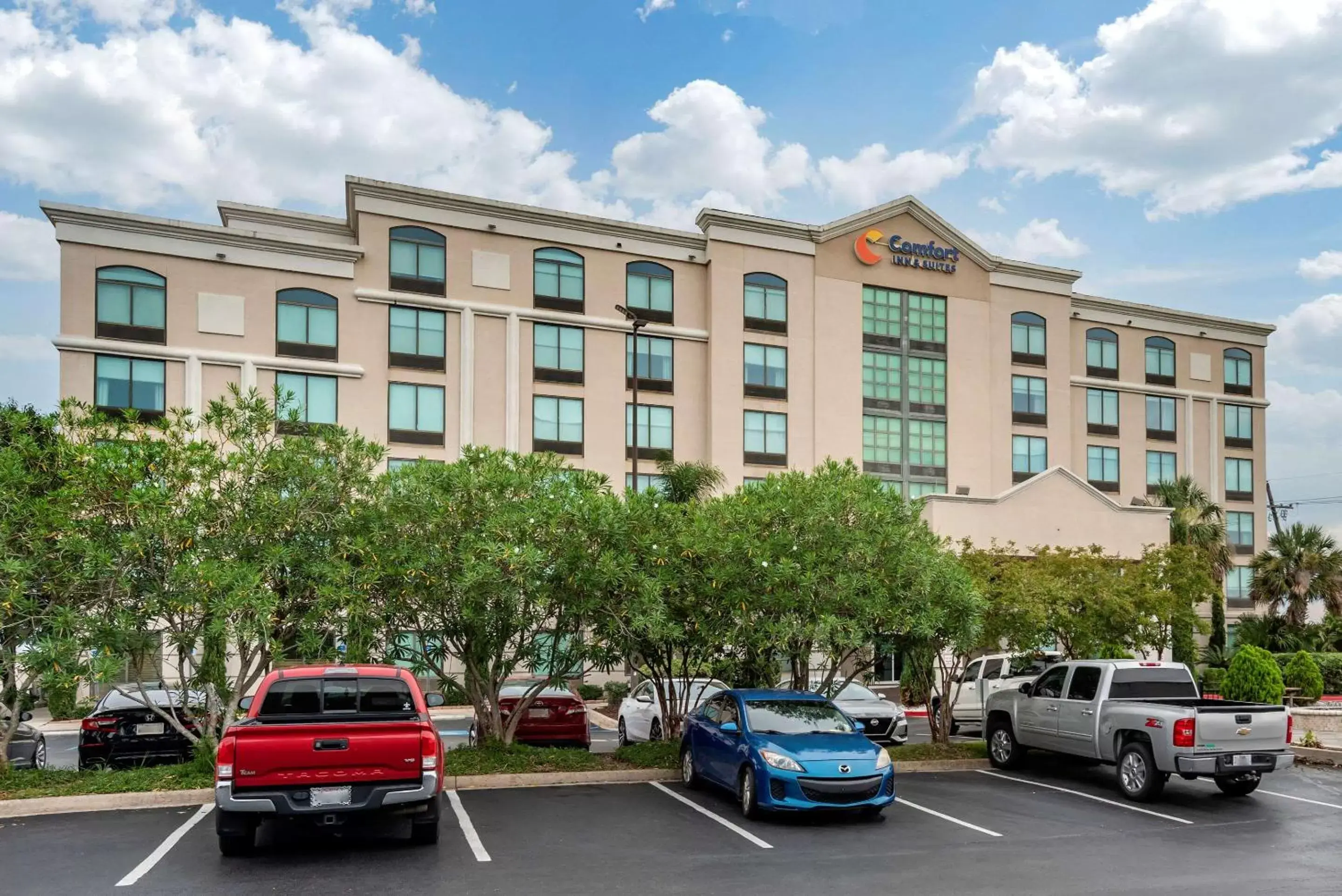 Property Building in Comfort Inn & Suites New Orleans Airport North