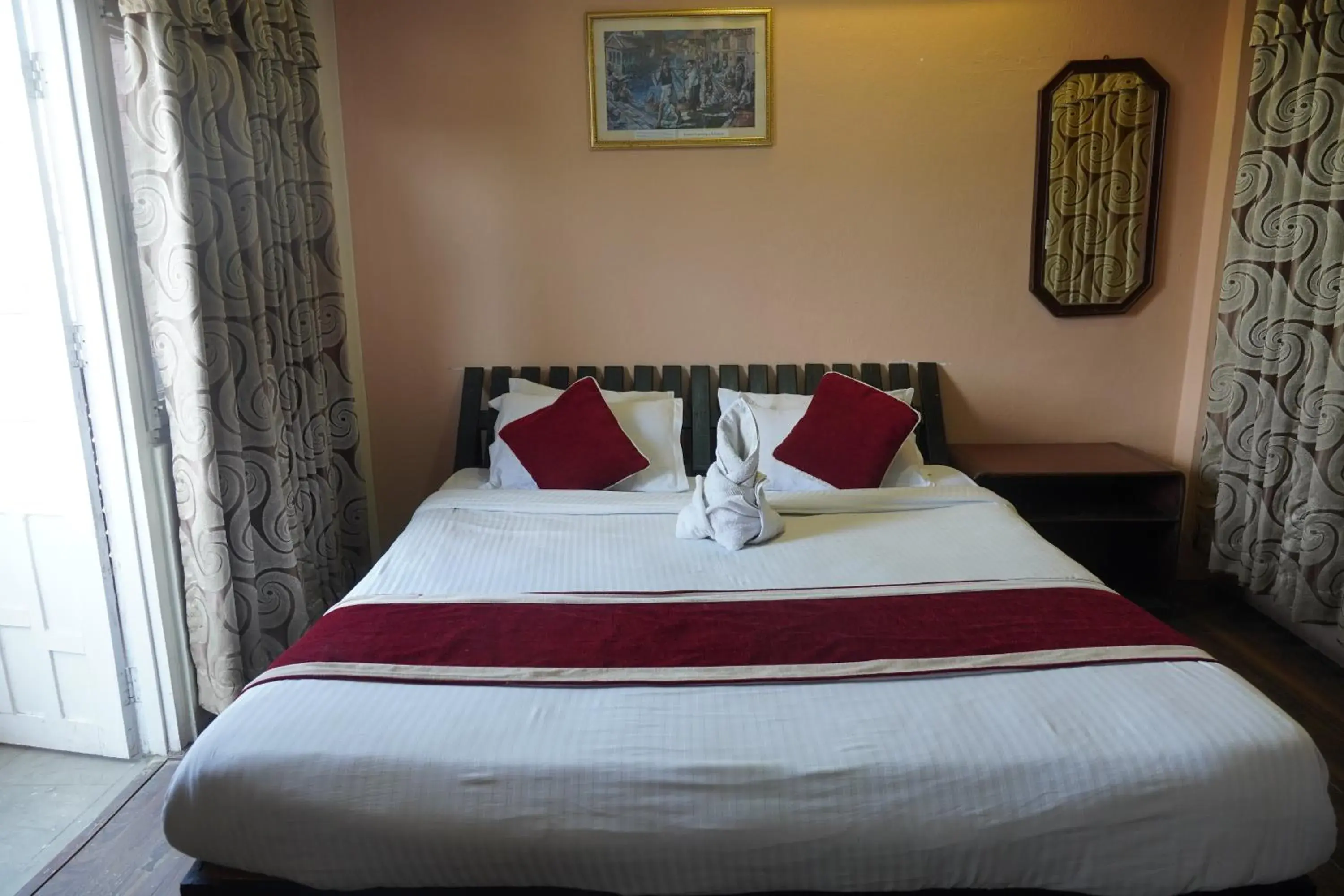 Bedroom, Bed in Hotel Travelers Home