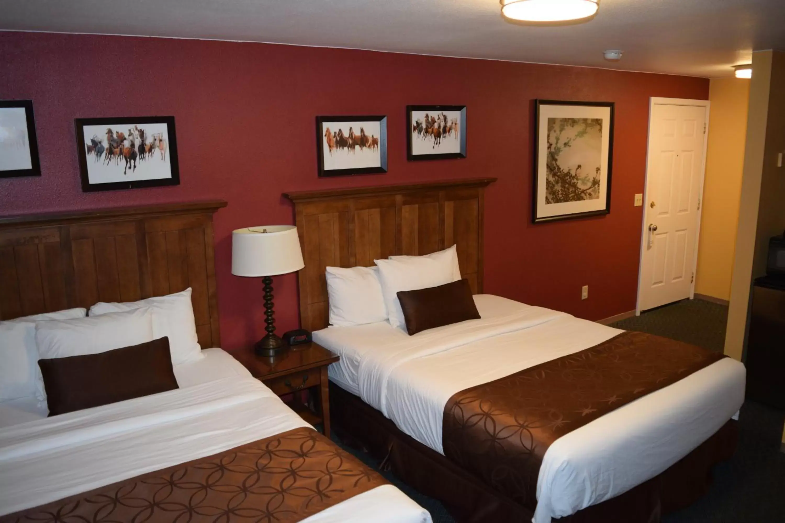 Bedroom, Bed in Royal Victorian Motel