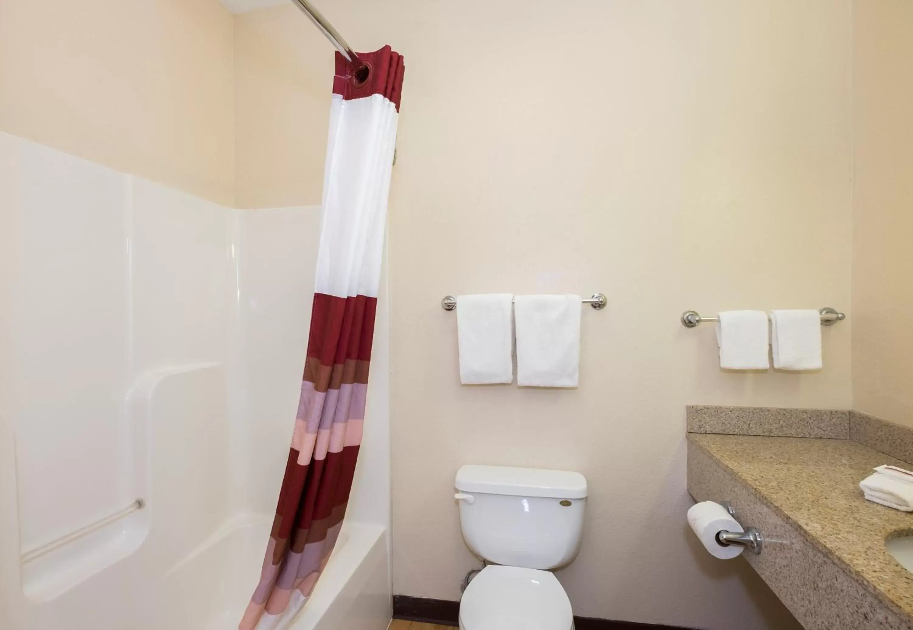 Bathroom in Red Roof Inn Glens Falls - Lake George