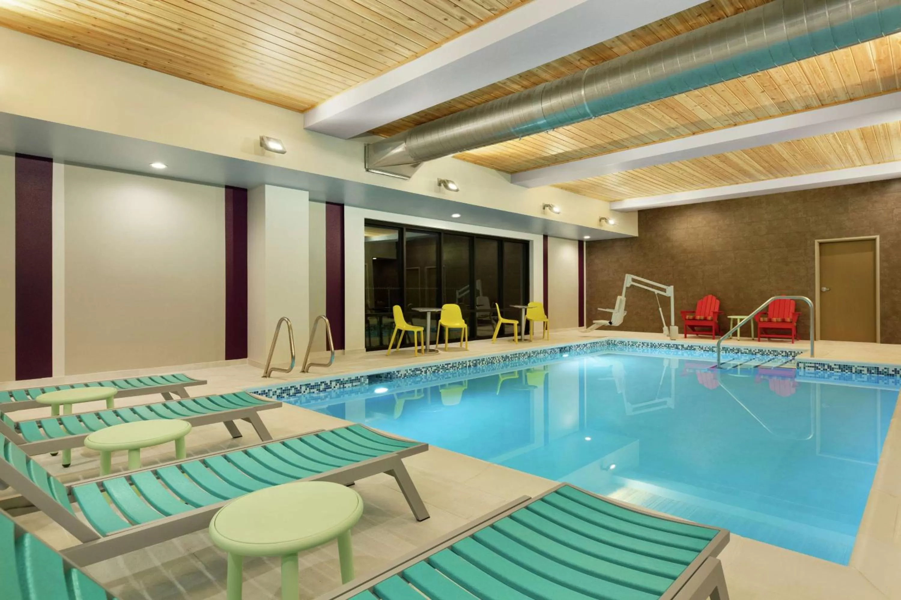 Swimming pool in Home2 Suites By Hilton Portland Airport