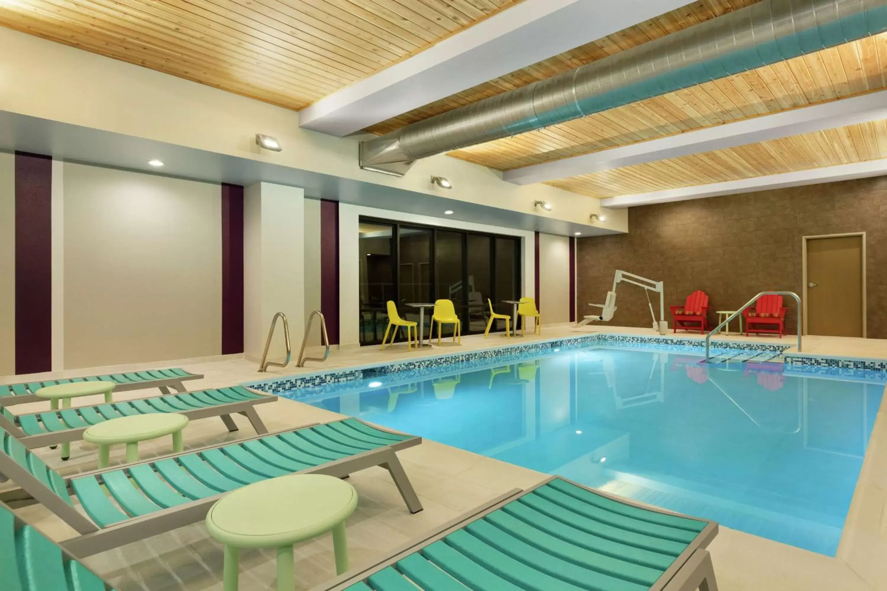 Swimming Pool in Home2 Suites By Hilton Portland Airport