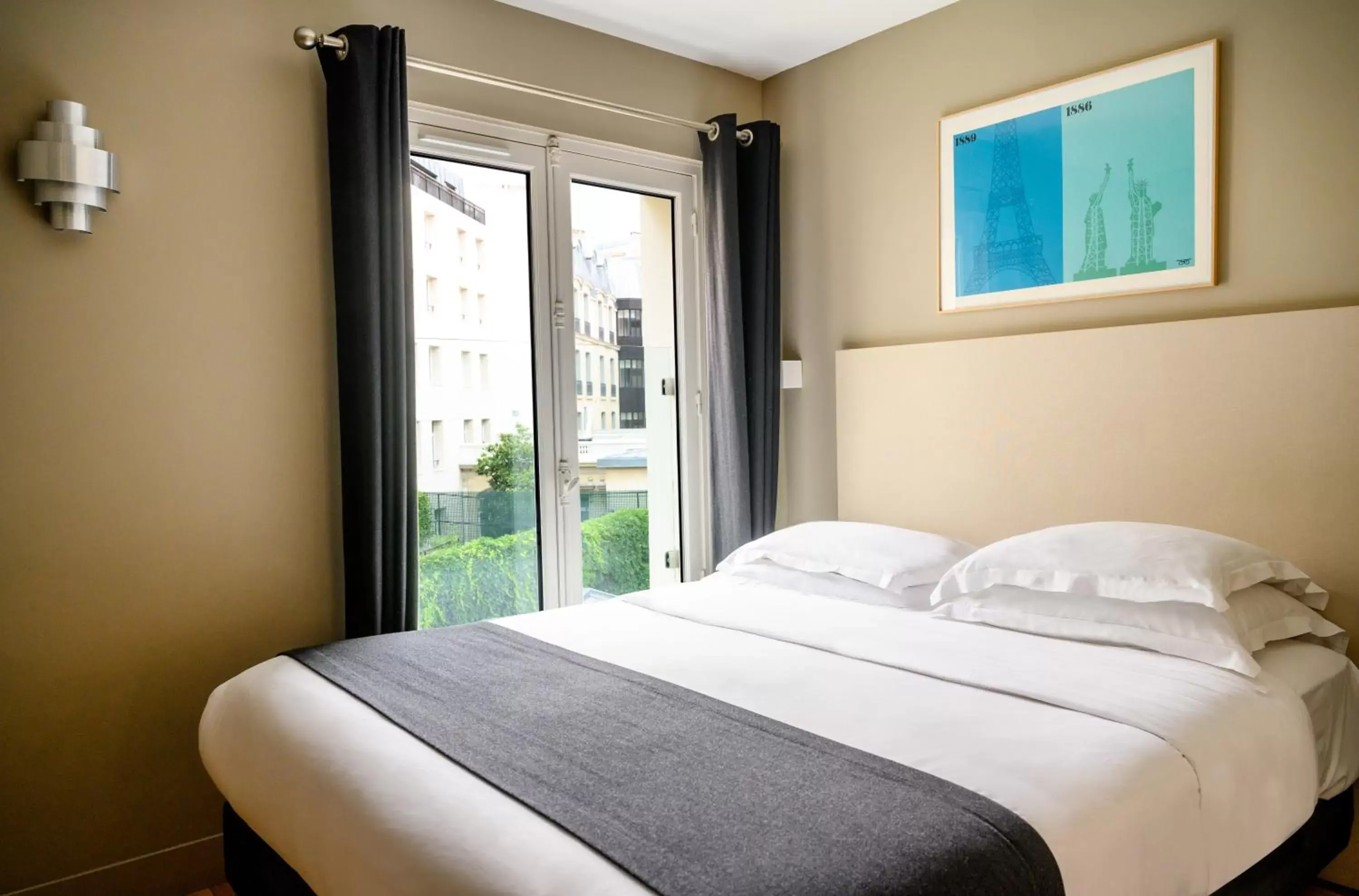 Bedroom, Bed in Suites & Hôtel Helzear Etoile
