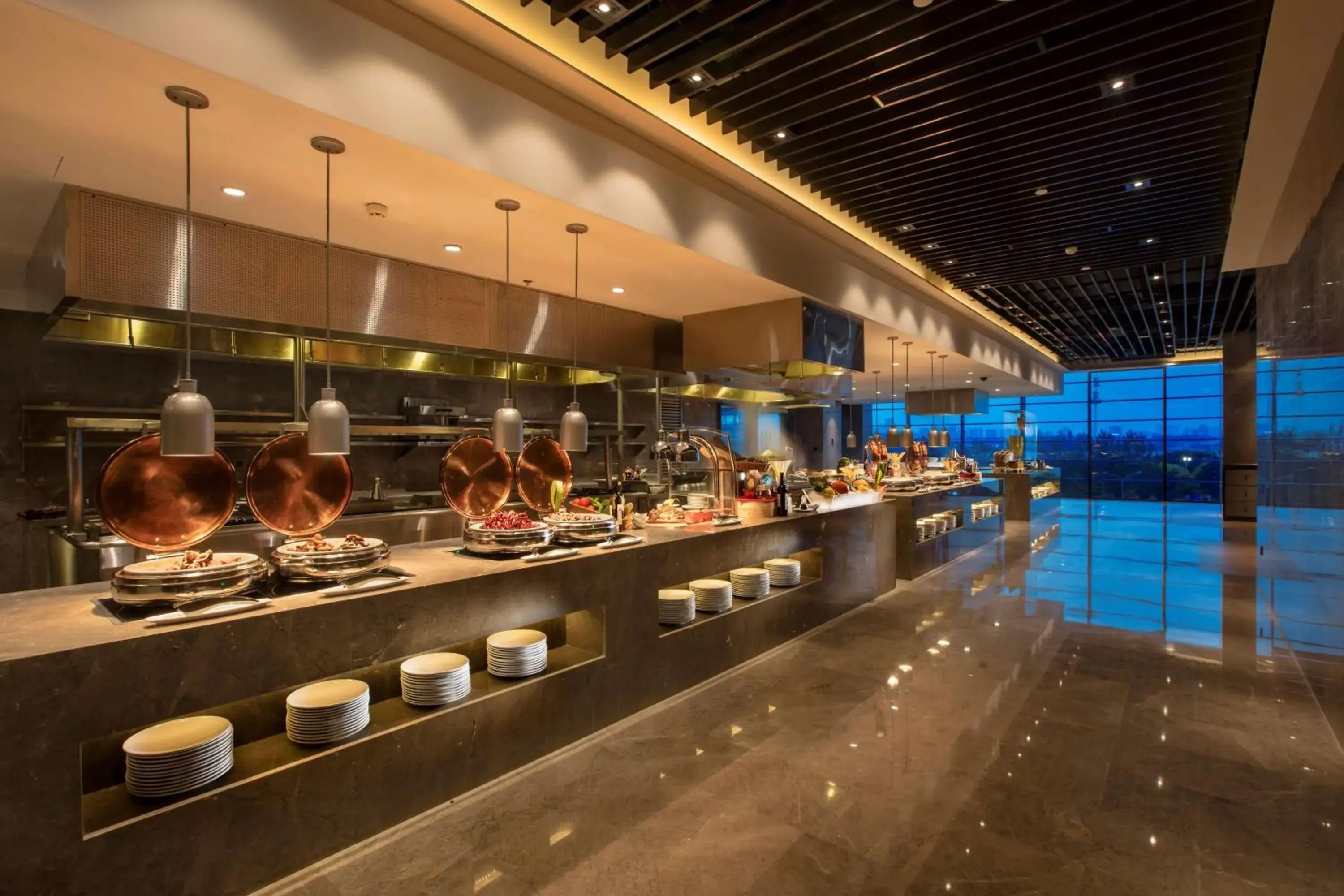 Restaurant/places to eat in Hilton Wuhan Riverside