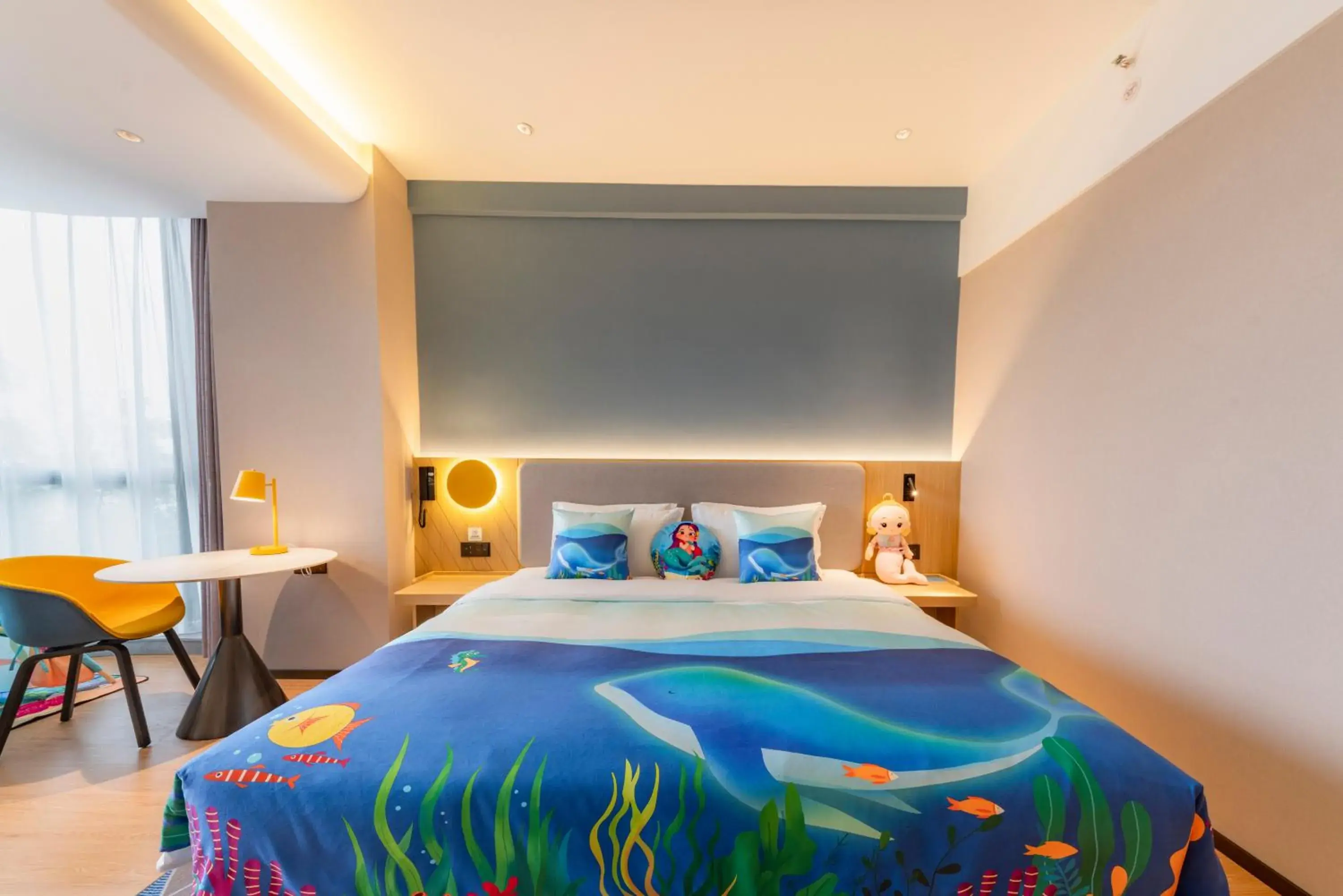 Bed in Holiday Inn Express Jiangmen Yinhu Bay, an IHG Hotel