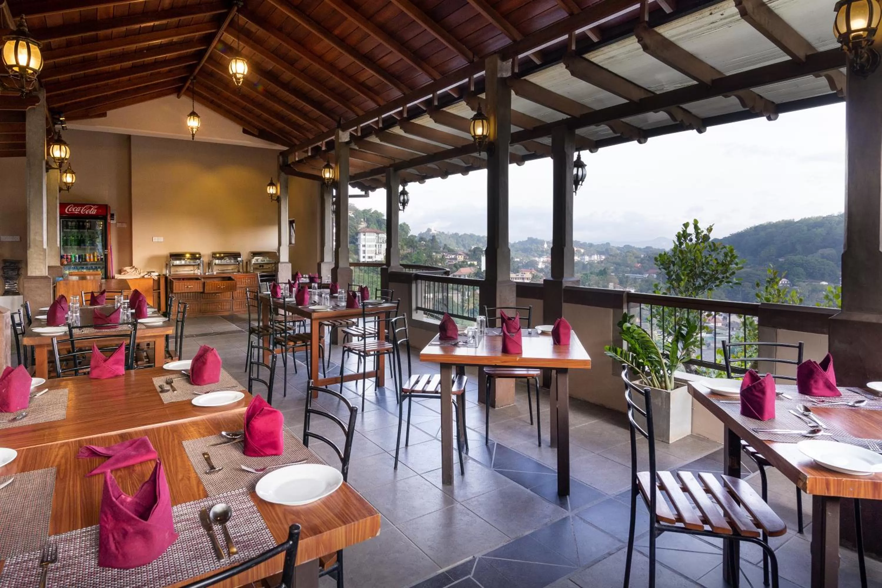 Restaurant/places to eat in Piumara Residence