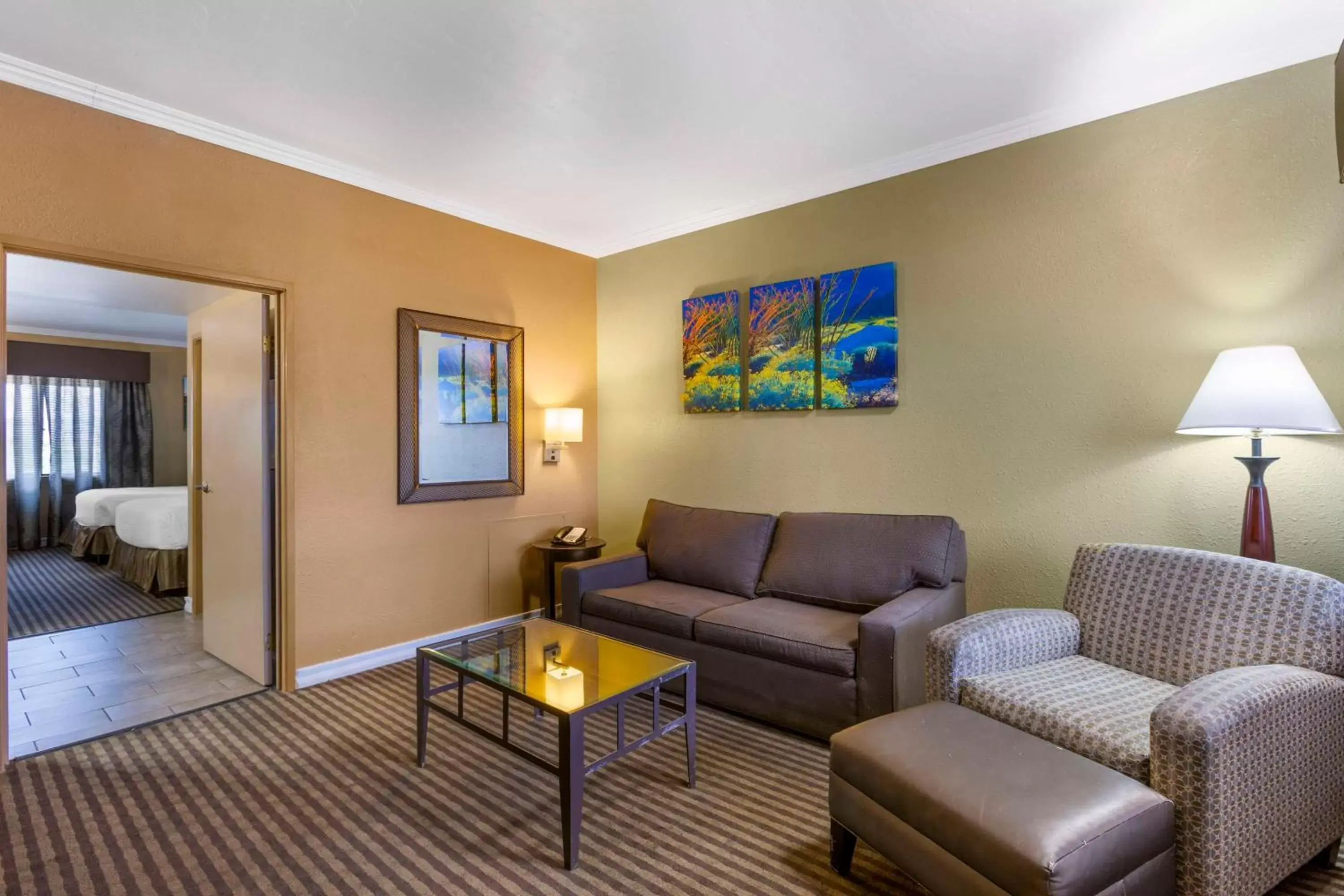 Bedroom, Seating Area in Best Western Royal Sun Inn & Suites