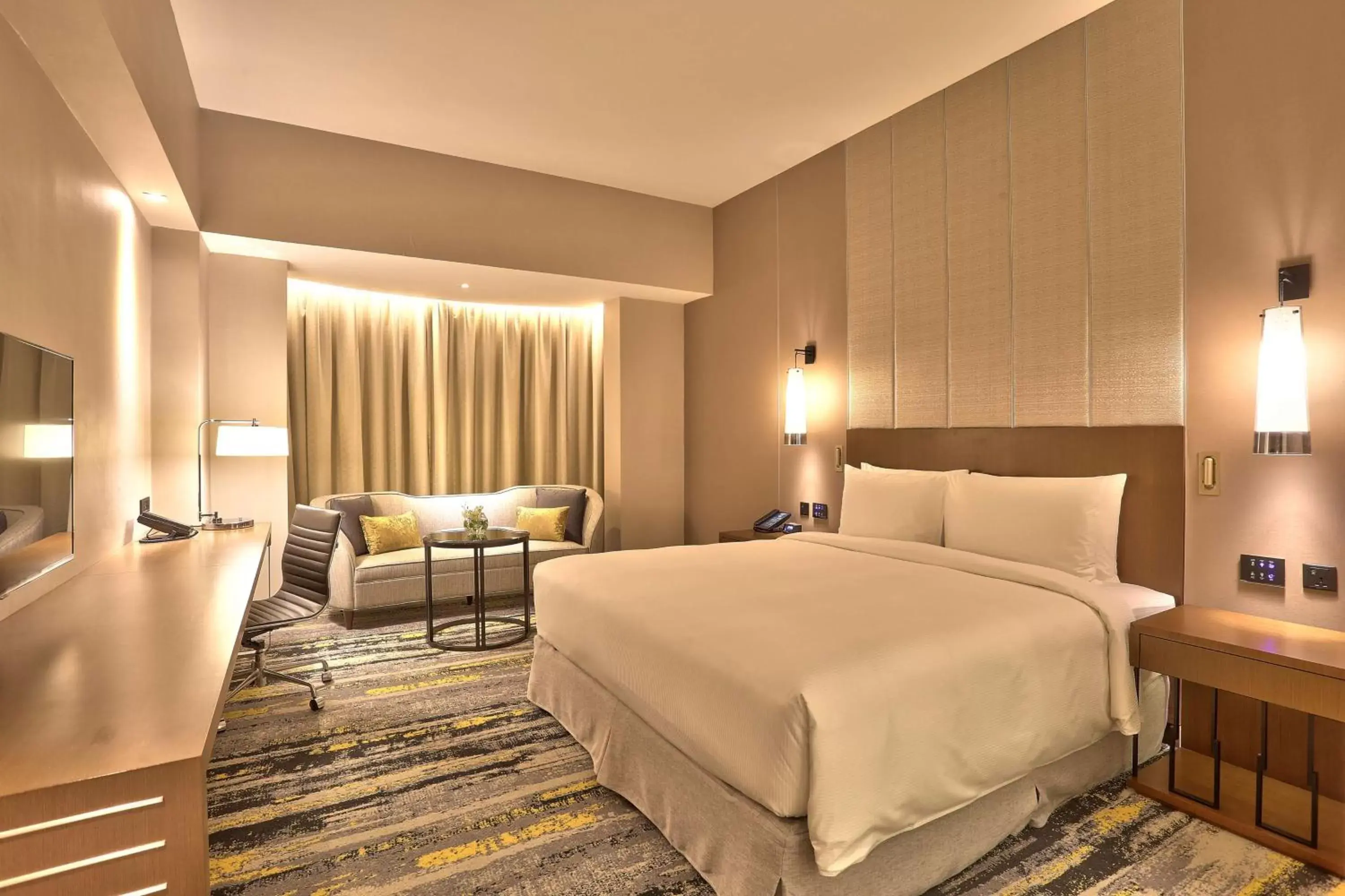 Bedroom, Bed in Hilton Kota Kinabalu