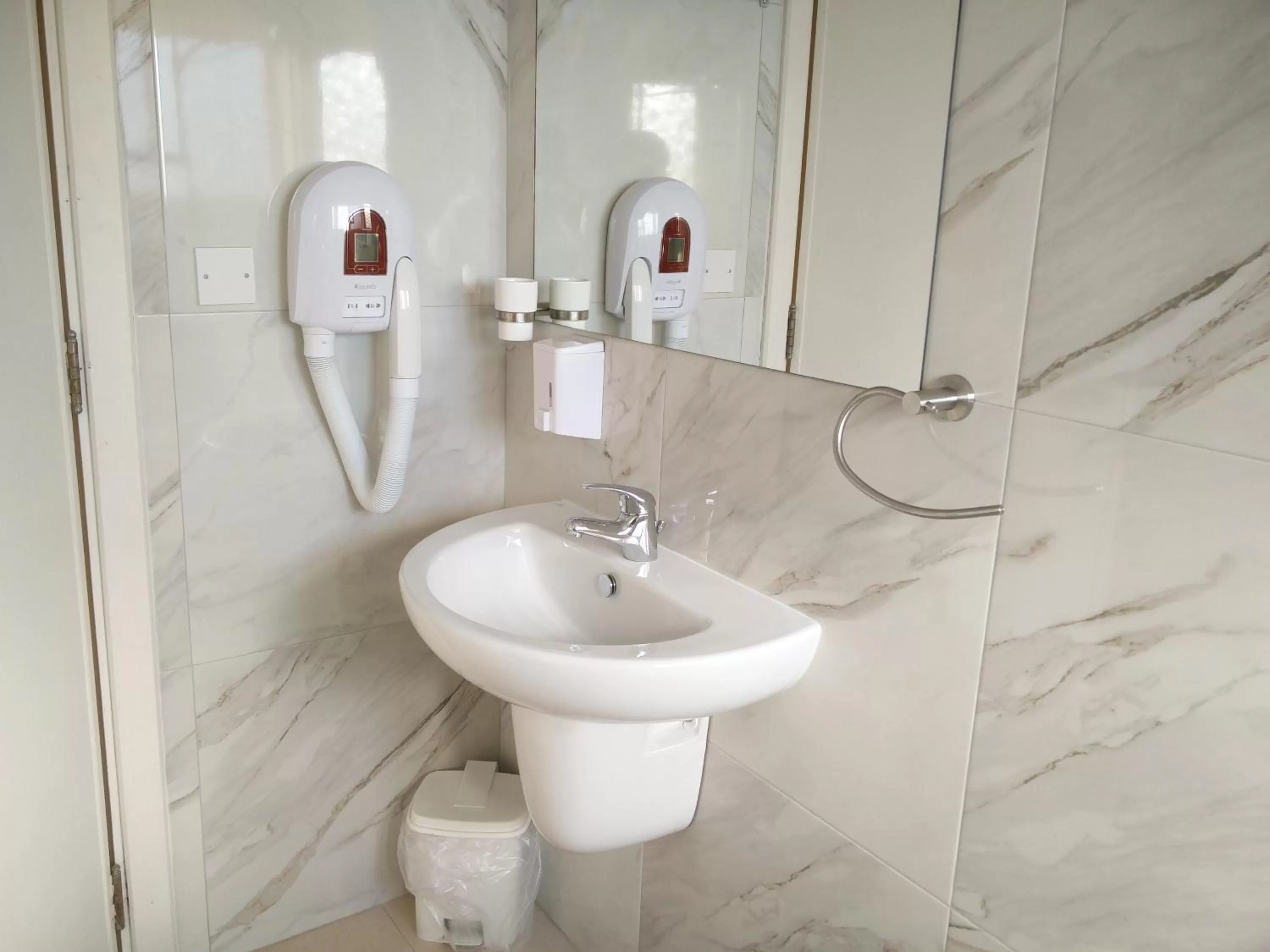 Bathroom in Allegro Hotel