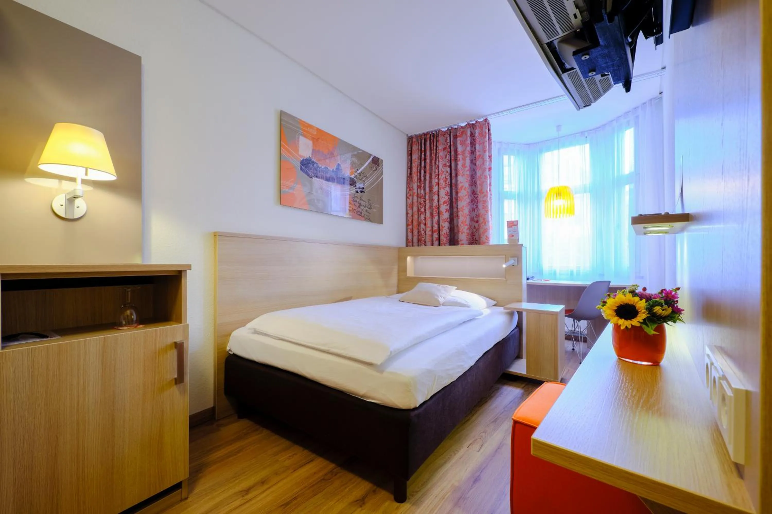 Bedroom, Bed in Hotel VICTORIA Nürnberg