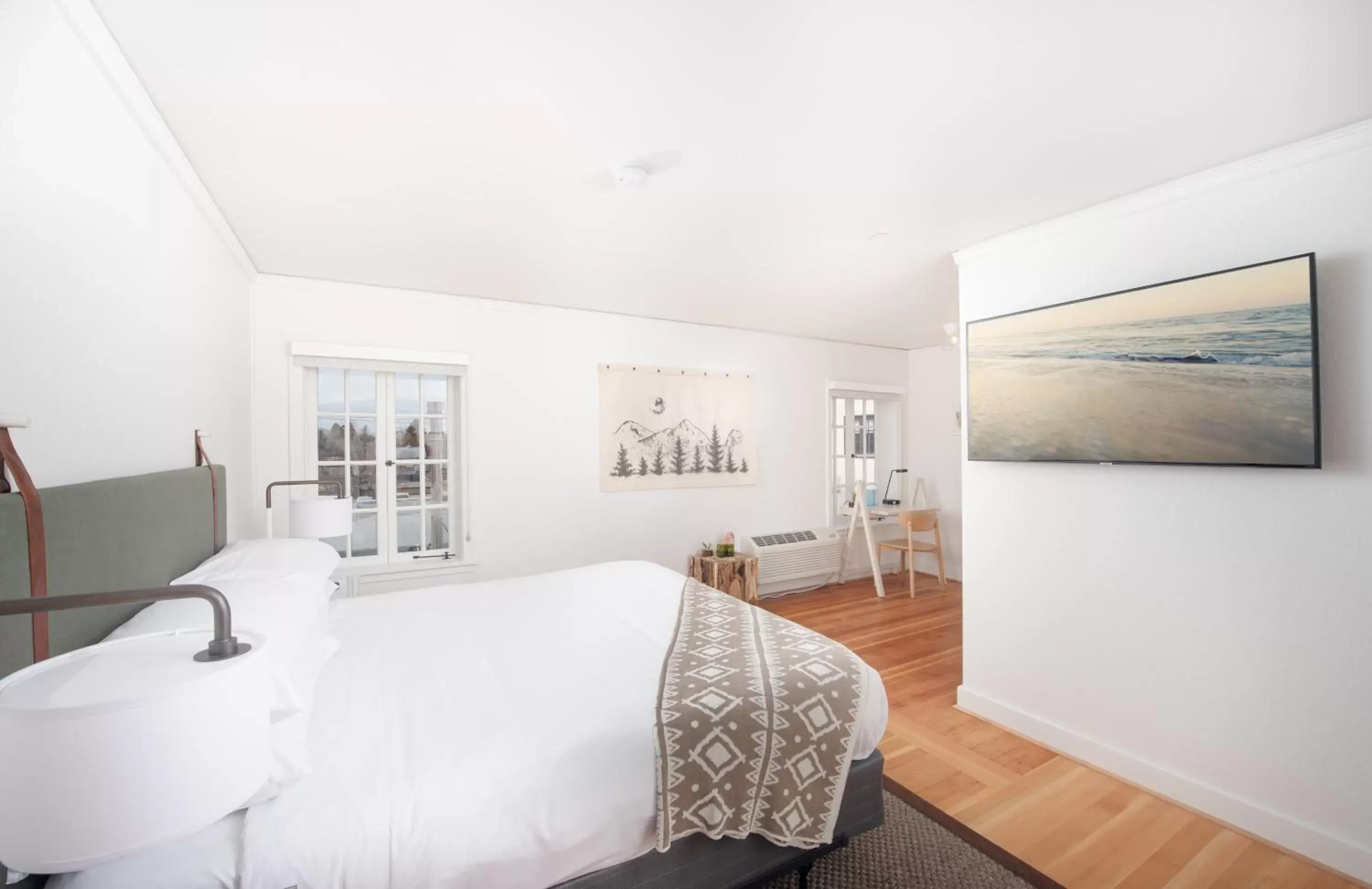 Photo of the whole room, Bed in SCP Redmond Hotel Photo of the whole room, Bed in SCP Redmond Hotel