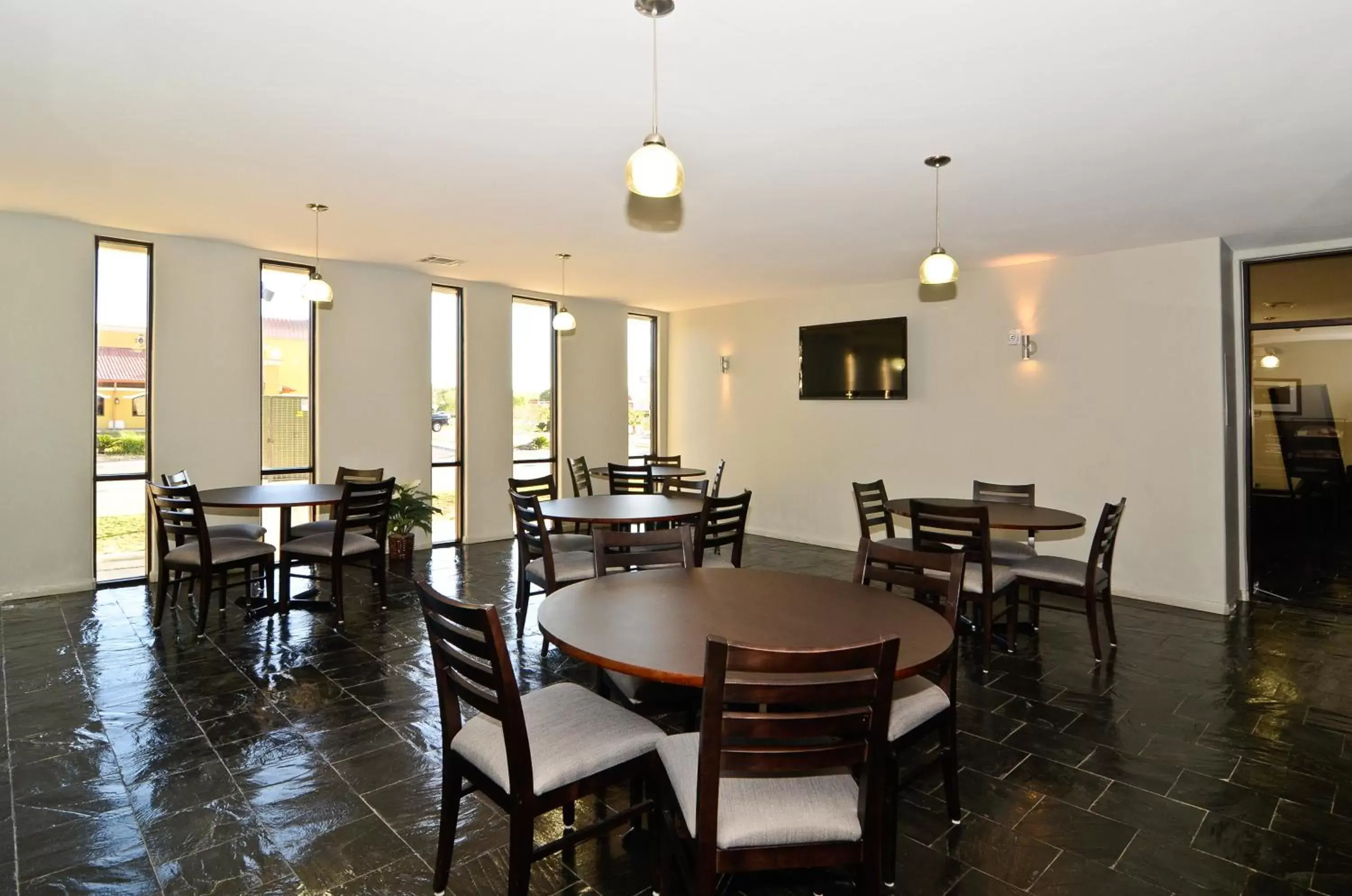 Lounge or bar, Restaurant/Places to Eat in Baymont by Wyndham Columbus