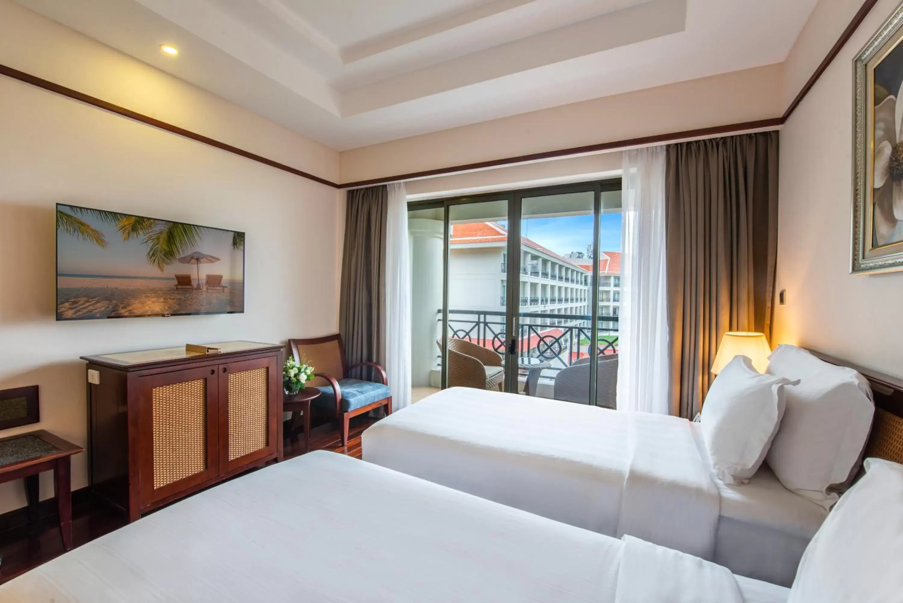 Bed in Vinpearl Resort Nha Trang