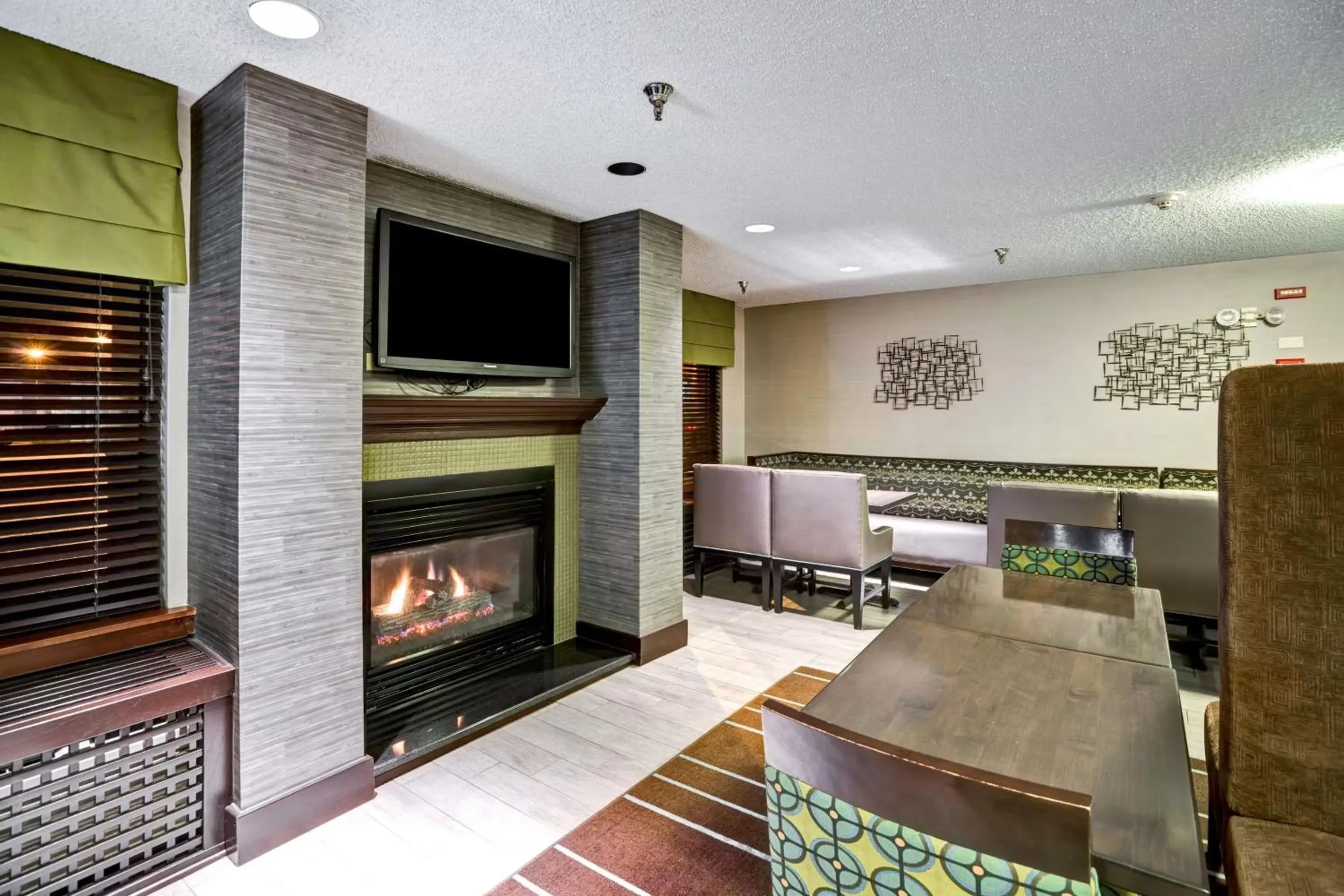 Lobby or reception, TV/Entertainment Center in Hampton Inn State College