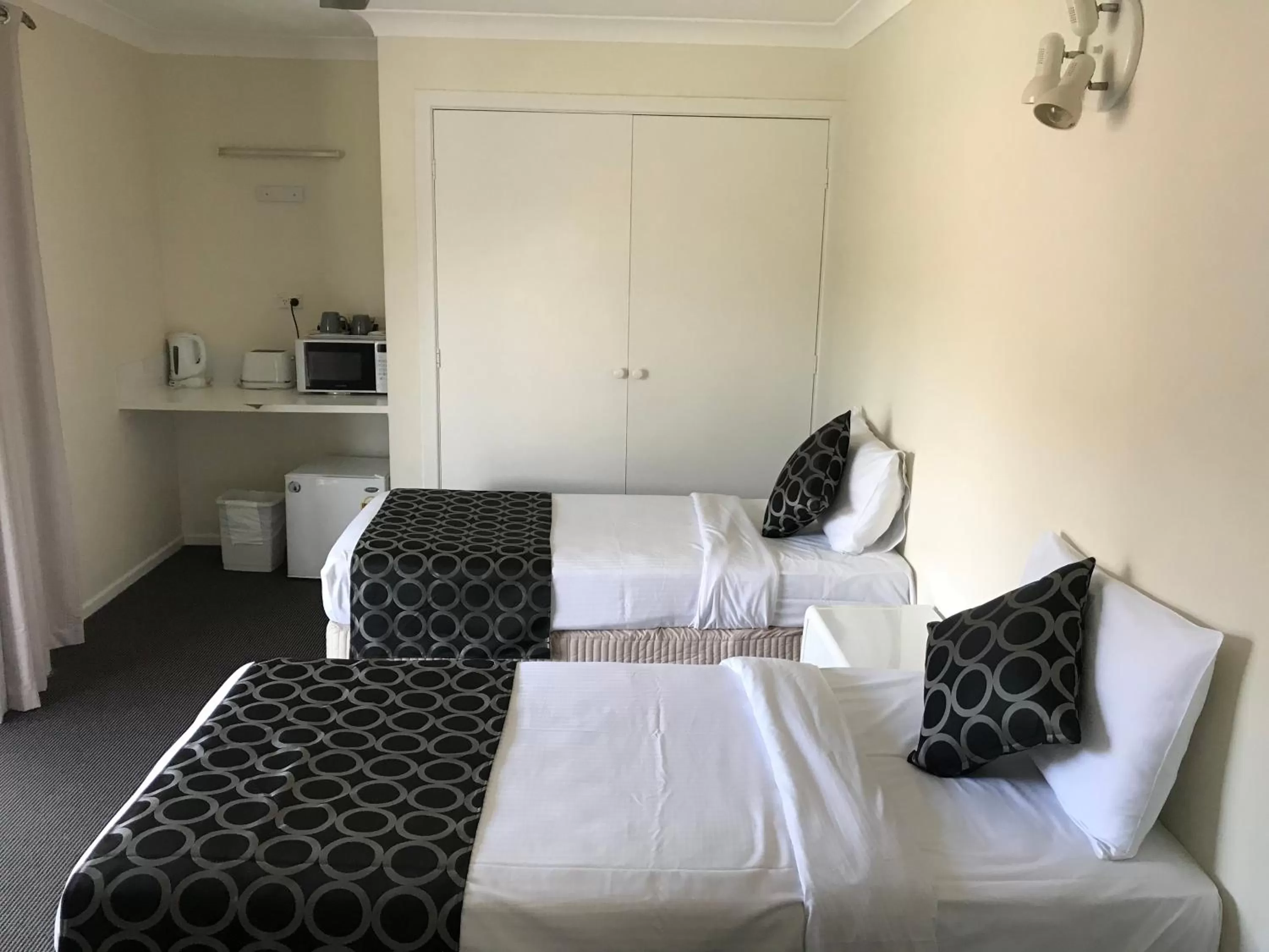 Bed in Coffs Shearwater Motel