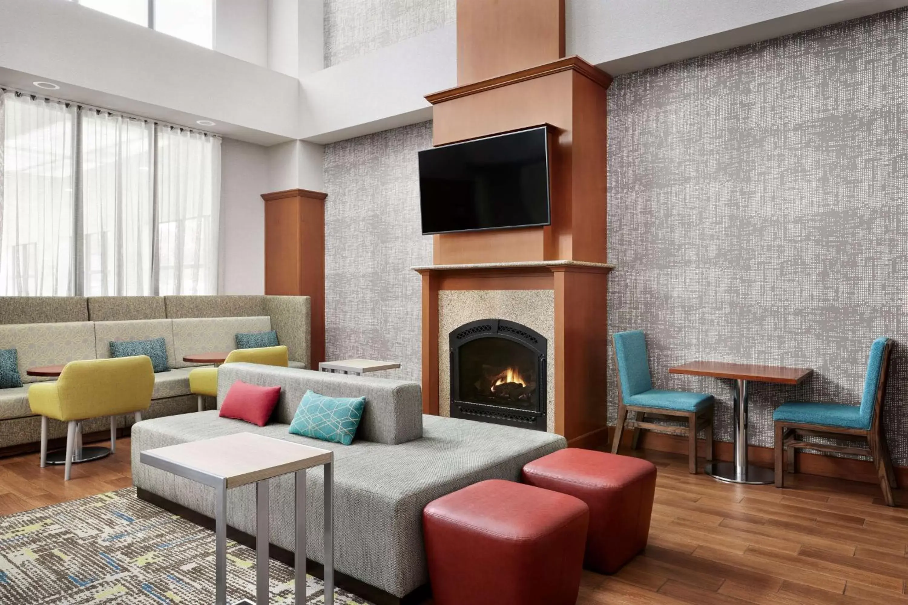 Lobby or reception, Lounge/Bar in Hampton Inn & Suites West Haven