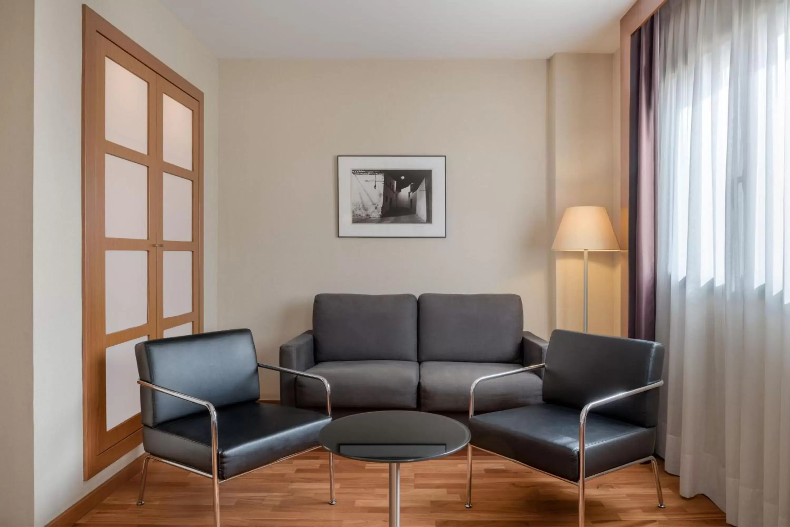 Photo of the whole room, Seating Area in AC Hotel Sevilla Fórum by Marriott