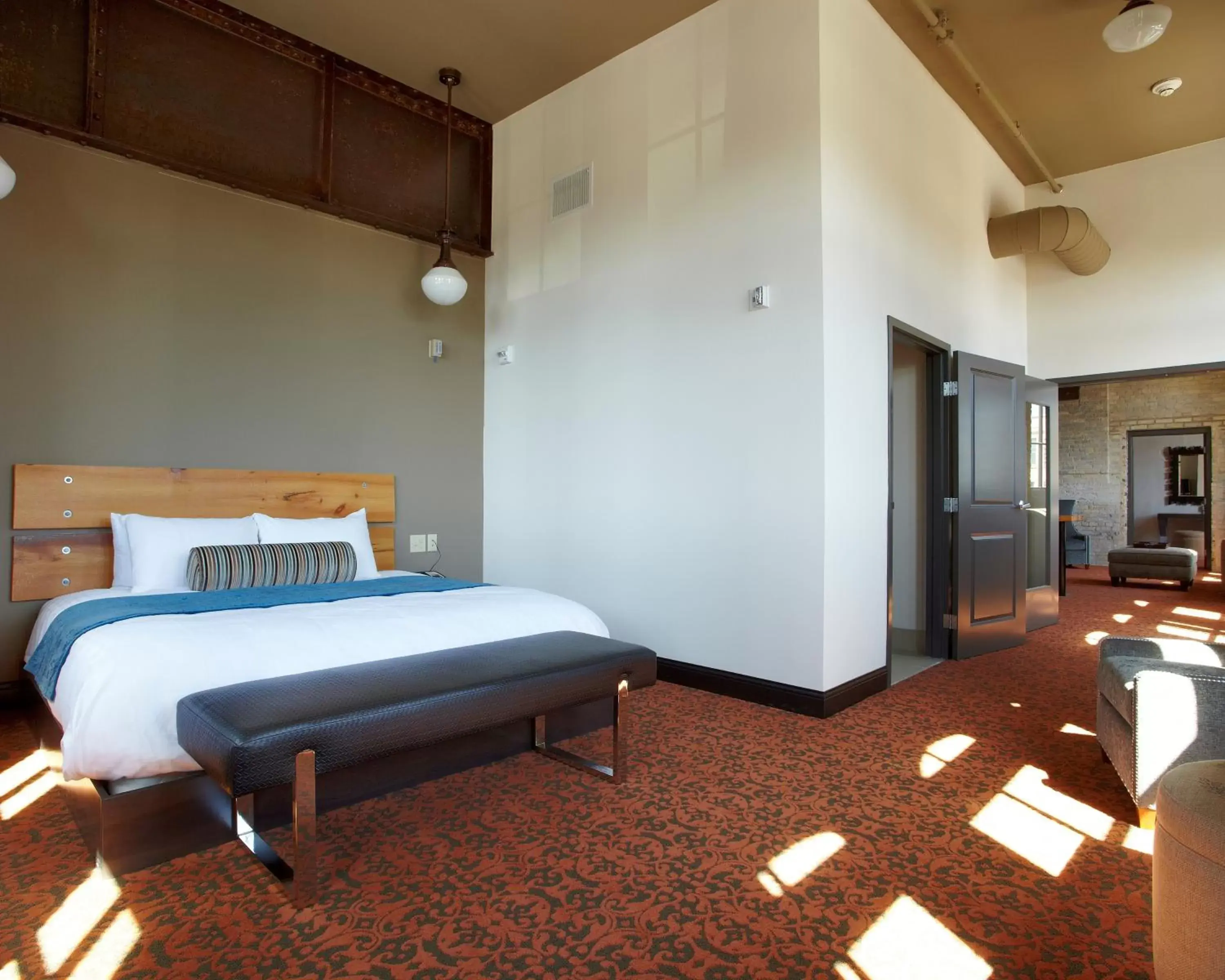 Guests, Bed in Brewhouse Inn and Suites