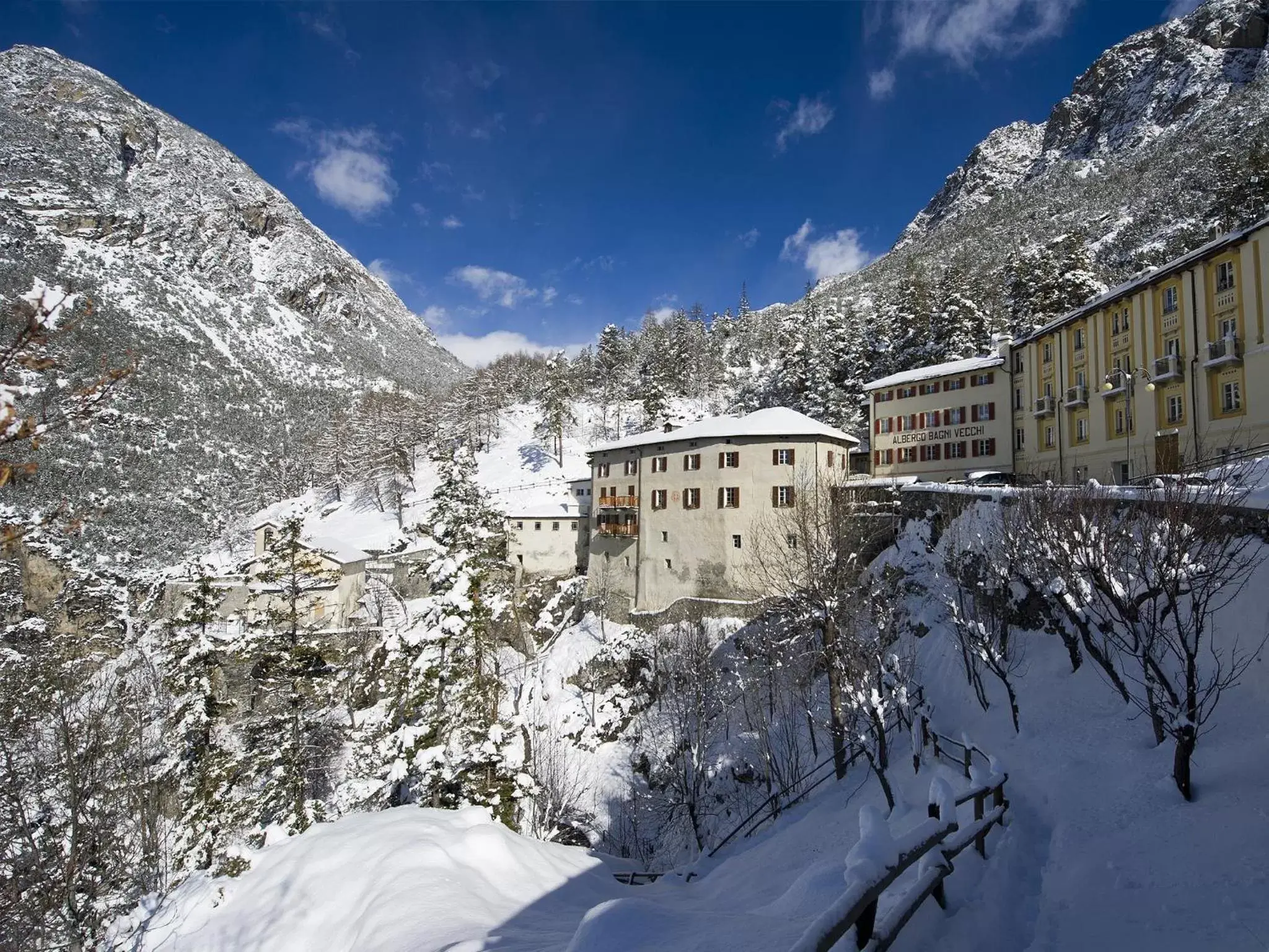 Facade/entrance, Winter in QC Terme Hotel Bagni Vecchi