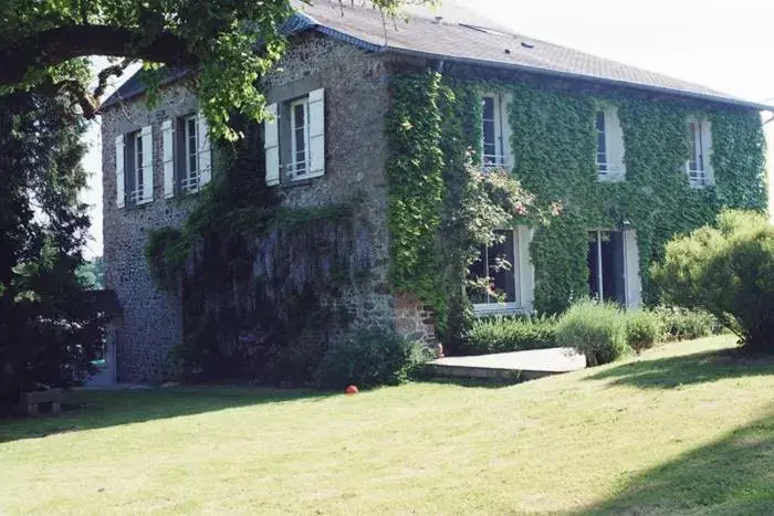 Garden view, Property Building in Chambres d'Hôtes Les Ifs