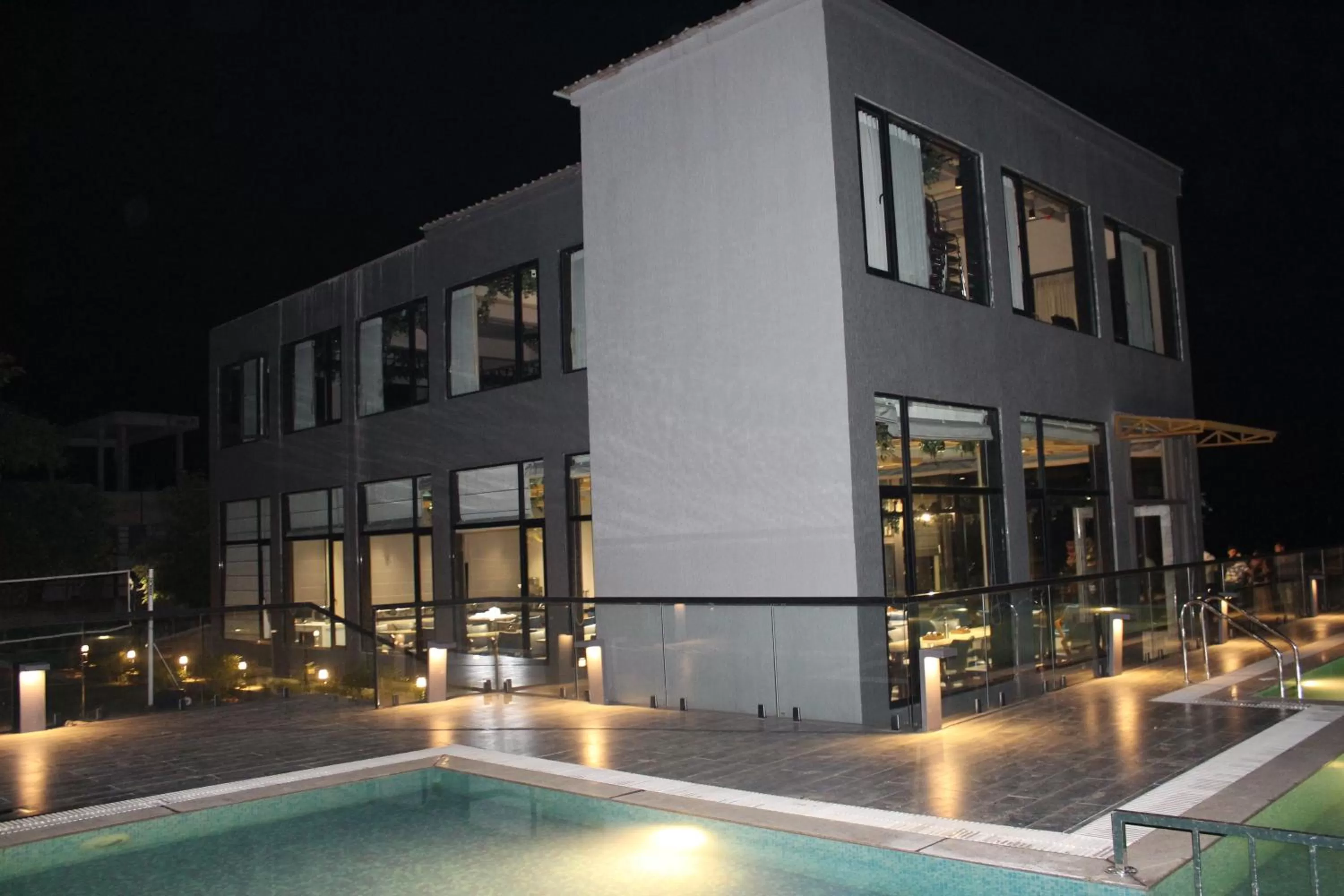 Swimming pool, Property Building in Paraiso Resort & Club