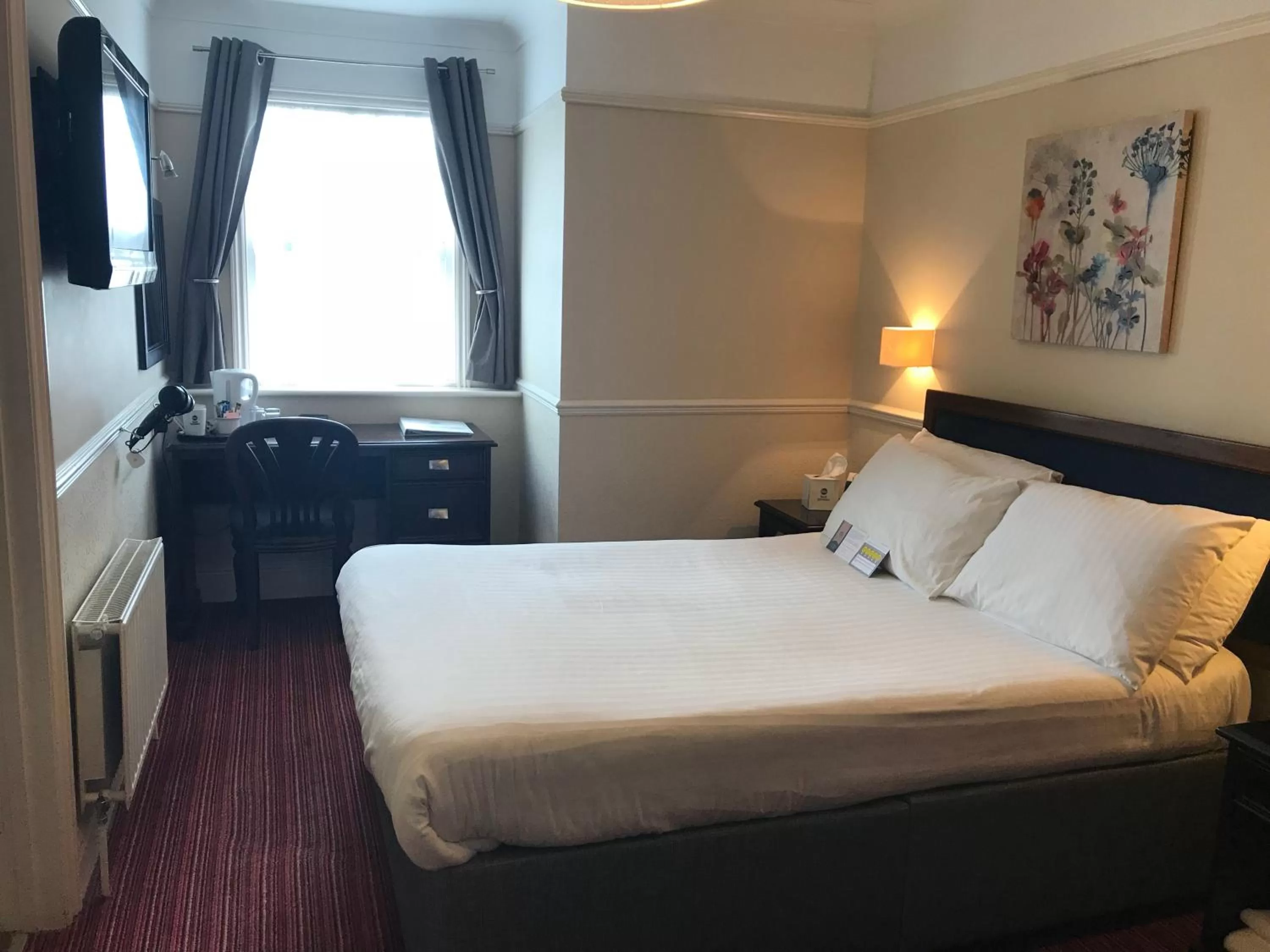 Coffee/tea facilities, Bed in Best Western Hotel Hatfield