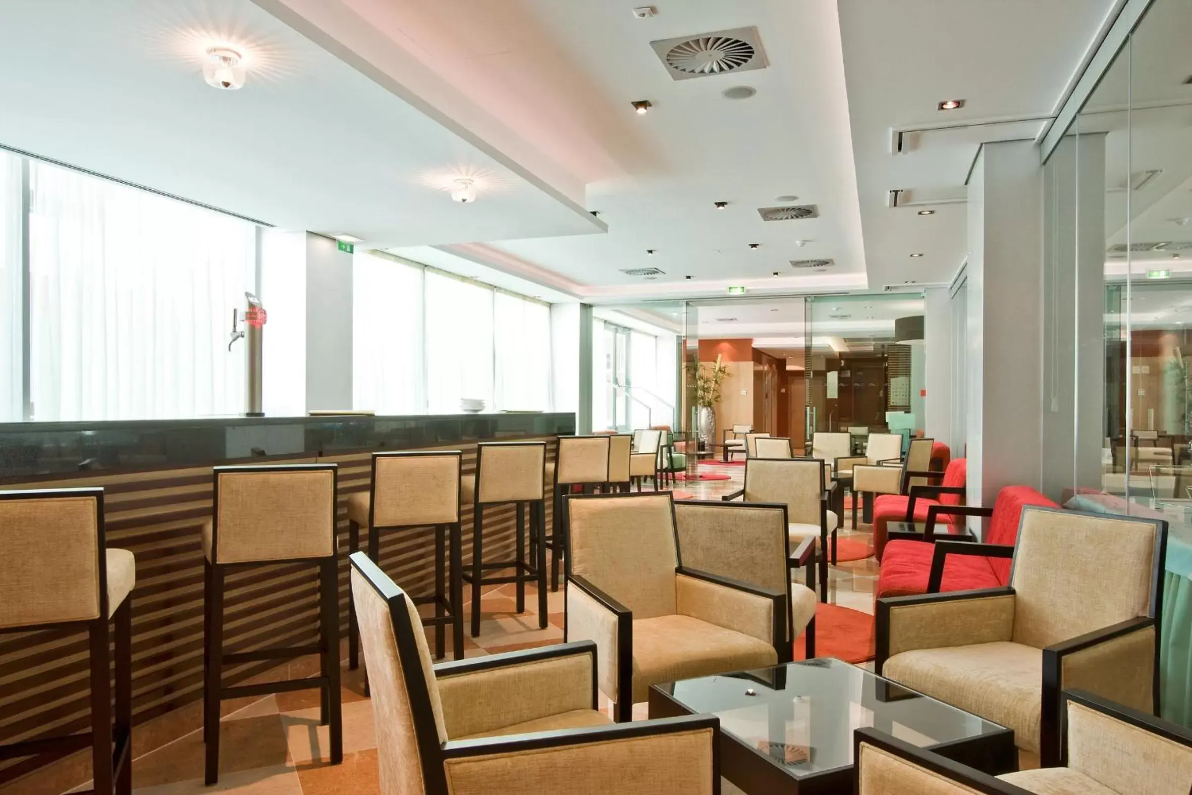 Lounge or bar, Restaurant/Places to Eat in Monte Gordo Hotel Apartamentos & Spa