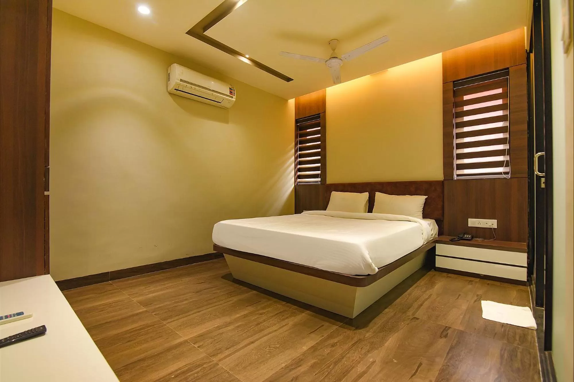 Bedroom in FabHotel Eros 282 - Nr Sreebhumi