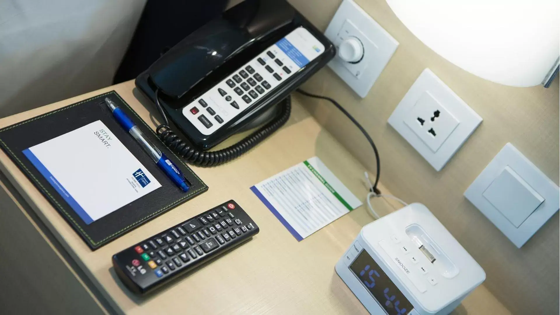 Standard Room with Free Breakfast in Holiday Inn Express Jakarta International Expo by IHG Standard Room with Free Breakfast in Holiday Inn Express Jakarta International Expo by IHG