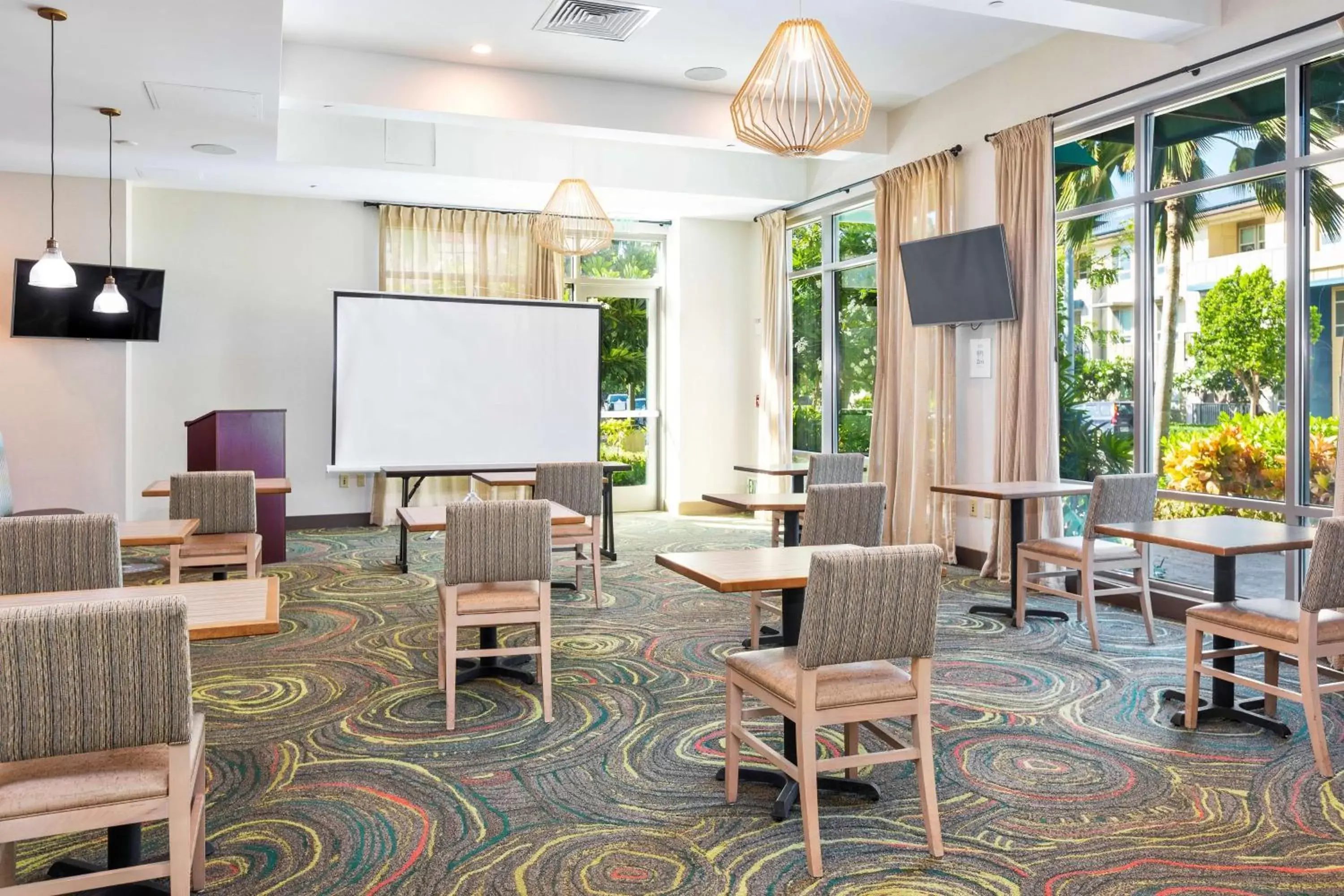 Meeting/conference room in Embassy Suites By Hilton Oahu Kapolei - FREE Breakfast