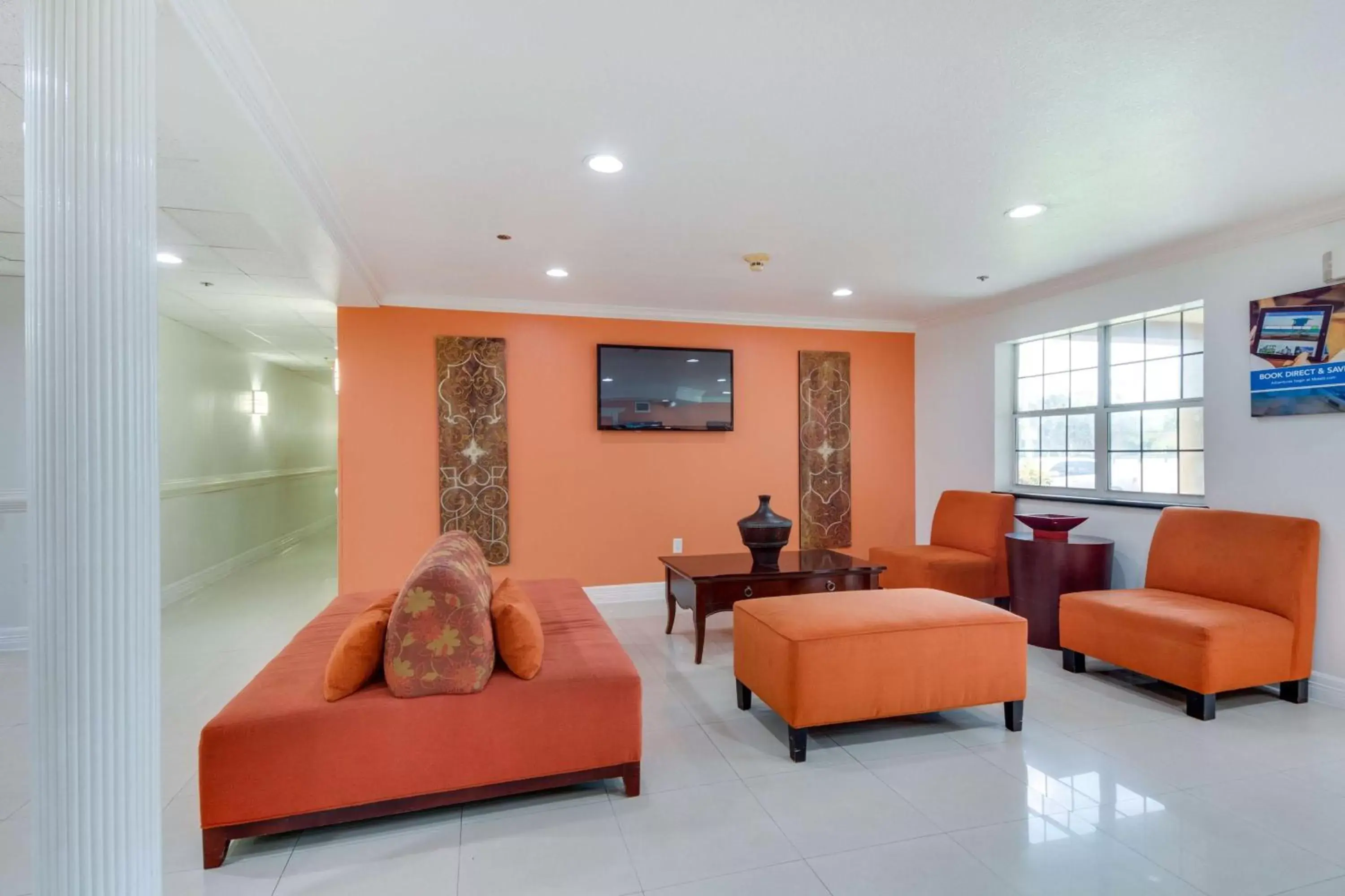 Communal lounge/ TV room, Seating Area in Motel 6-McAllen, TX - East