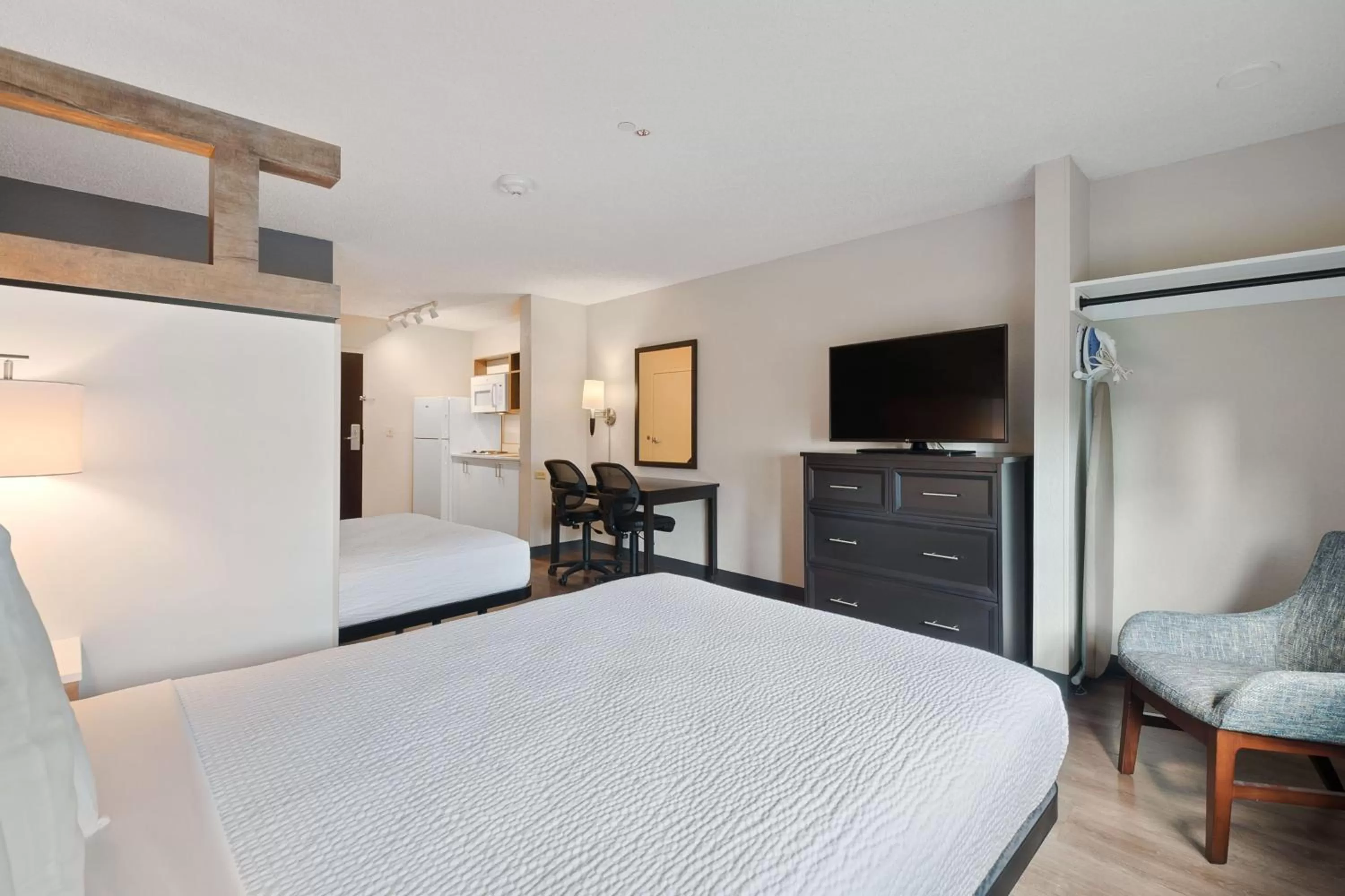 TV and multimedia, Bed in Extended Stay America Premier Suites - Miami - Downtown Brickell - Cruise Port