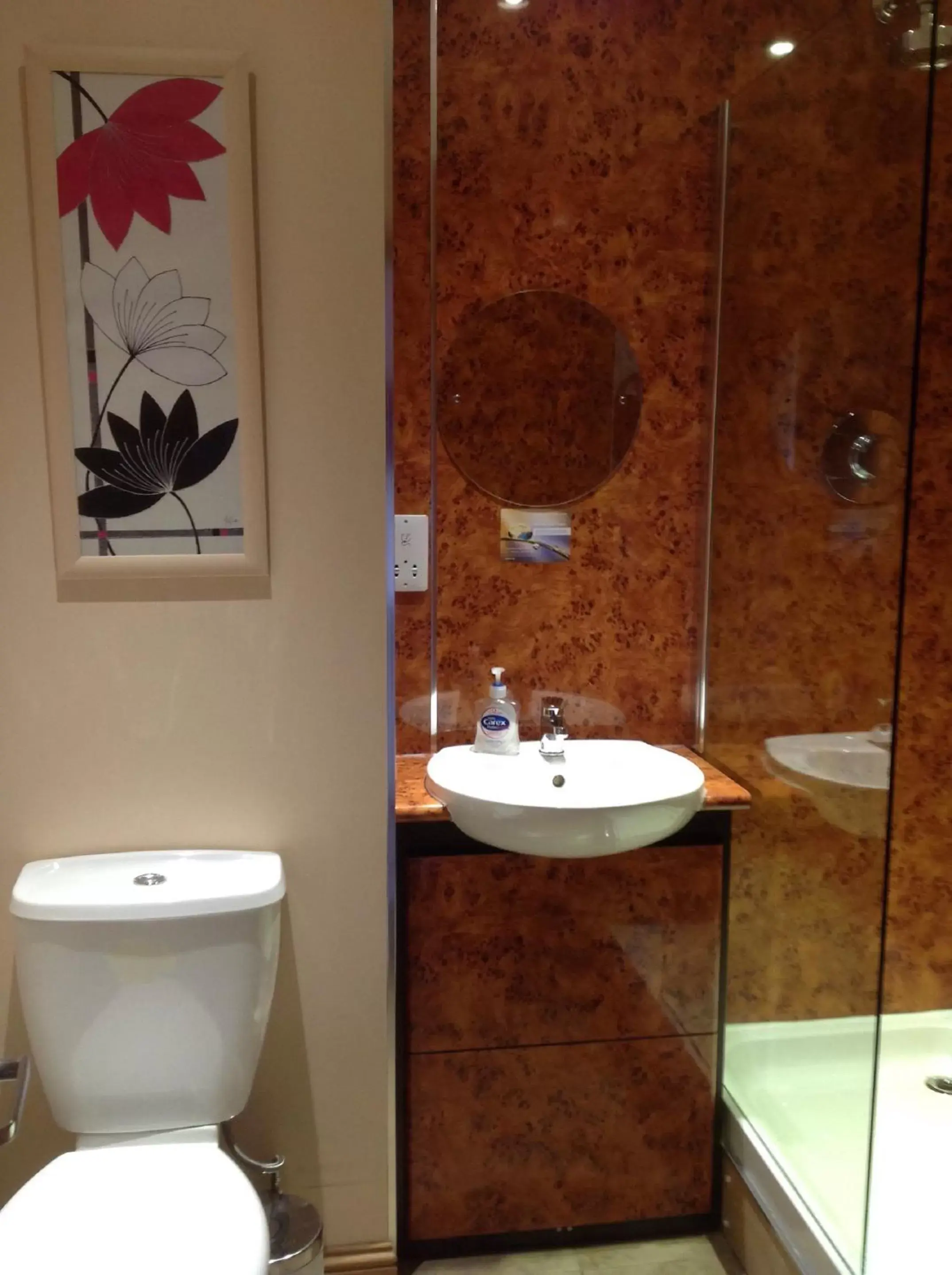Bathroom in Great Western Hotel Aberdeen