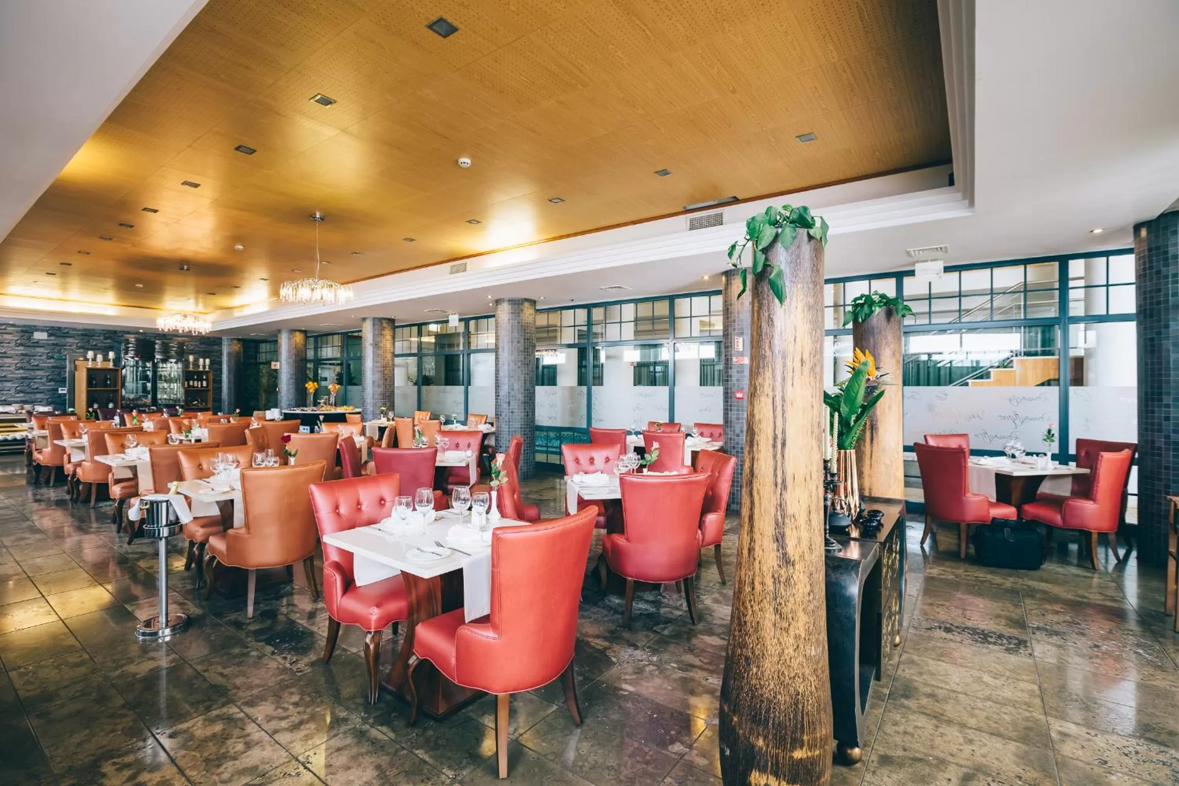 Restaurant/places to eat in Grand Muthu Forte do Vale