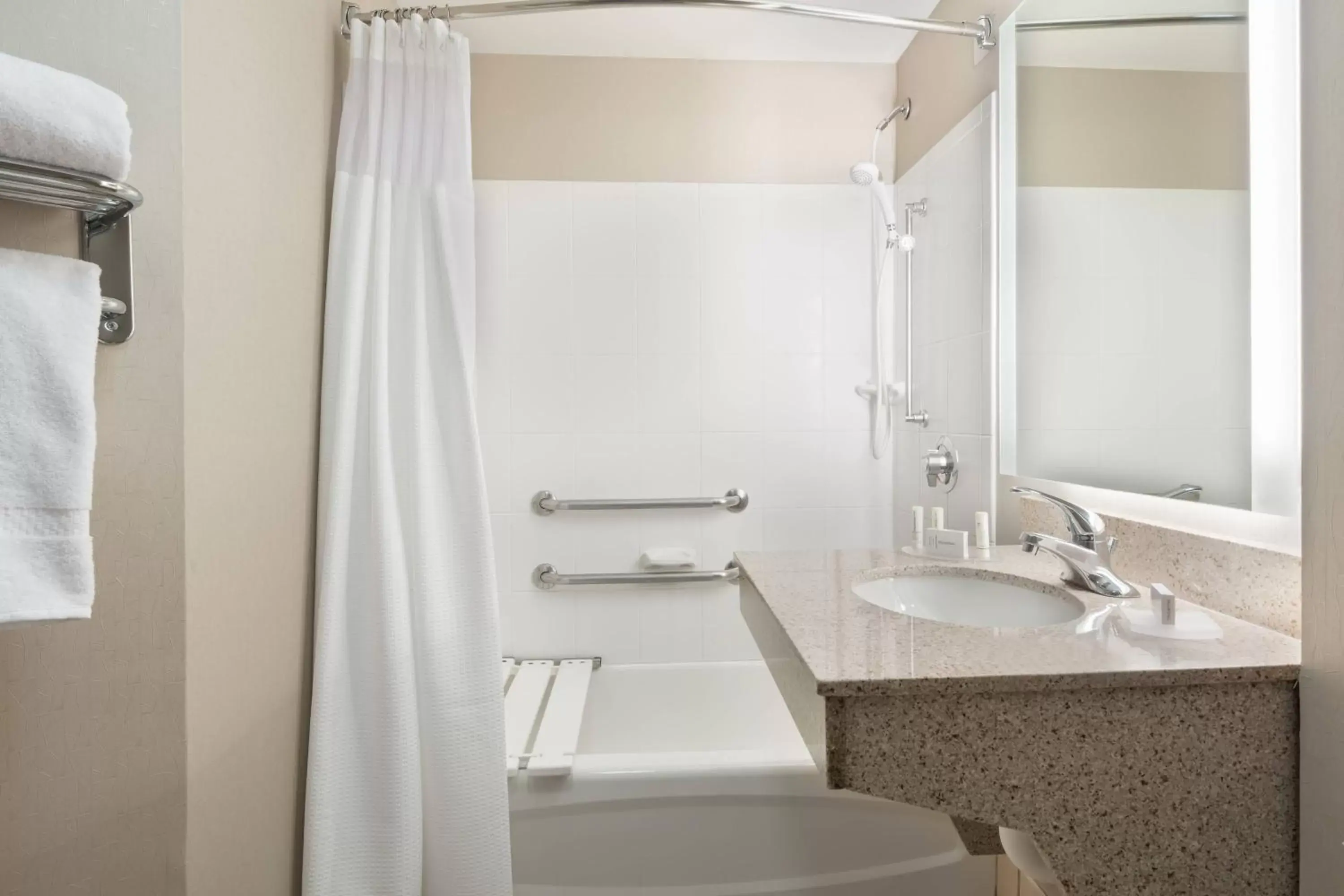 Bathroom in SpringHill Suites by Marriott Cleveland Solon