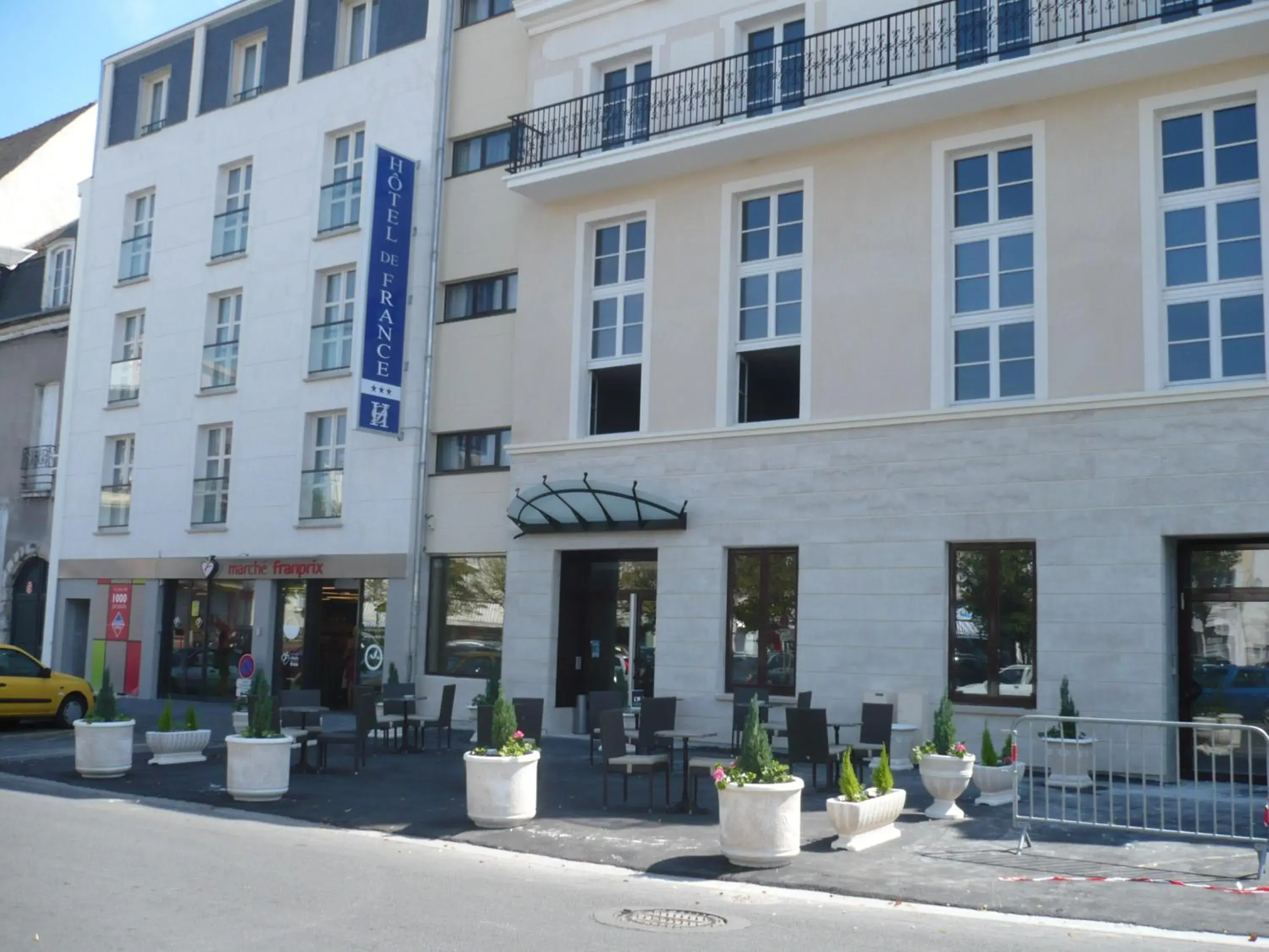 Facade/entrance, Property Building in Hotel De France