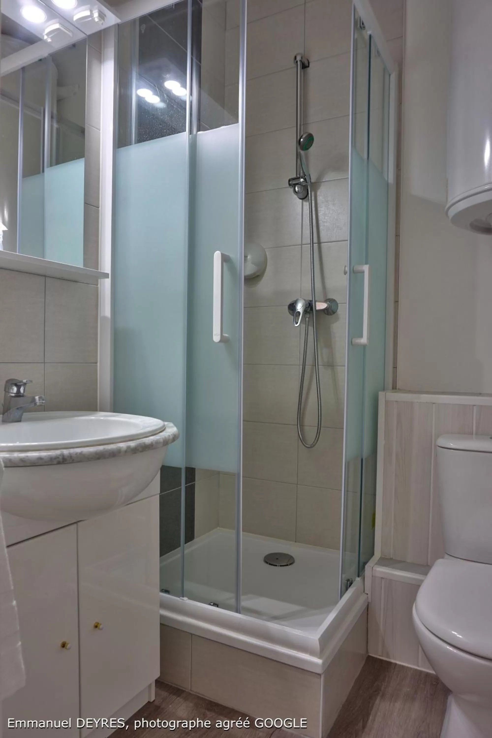 Hôtel de Bretagne - anciennement Queen Serenity Hotel