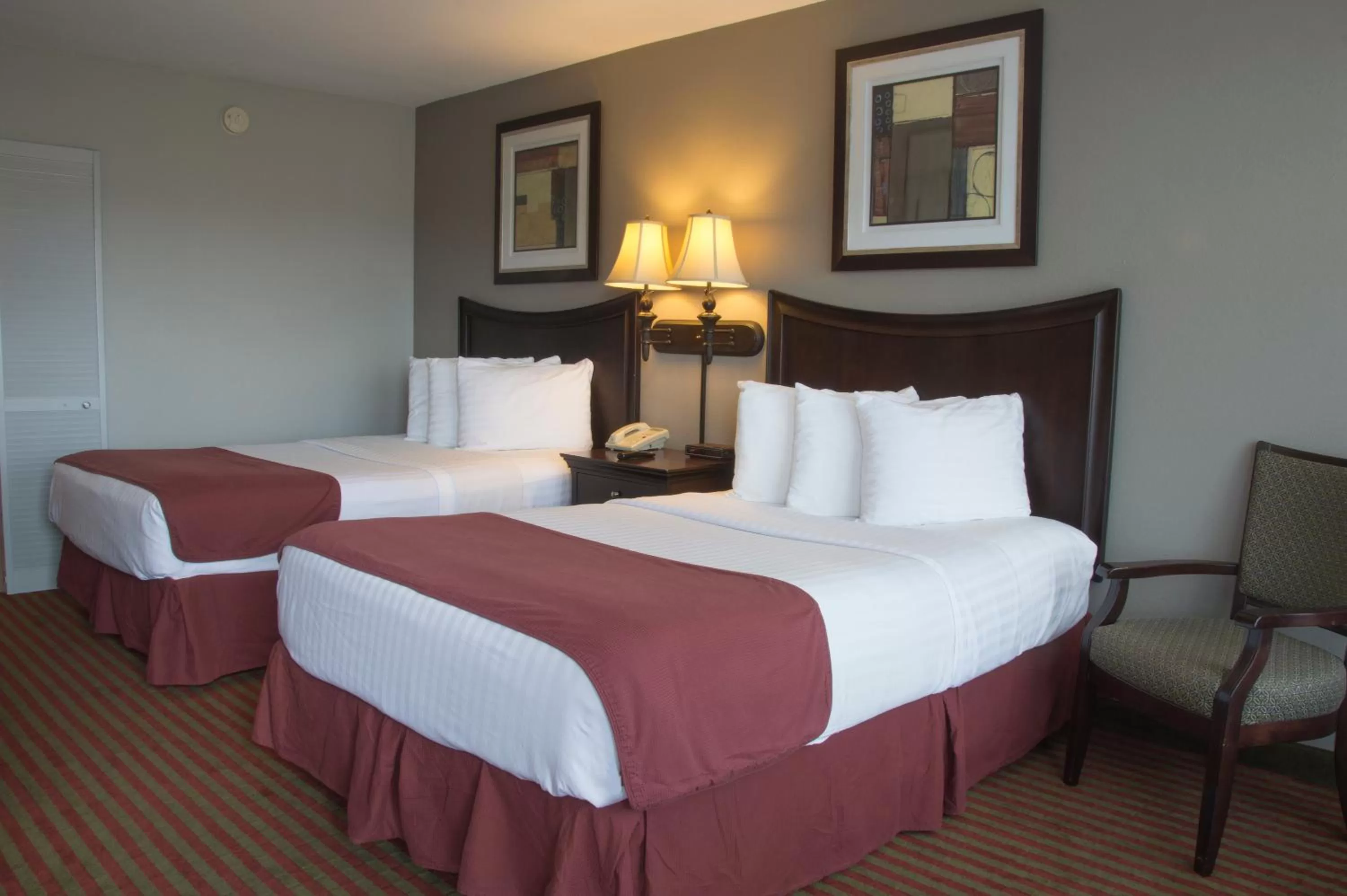 Double Room in Lamplighter Inn & Suites Pittsburg