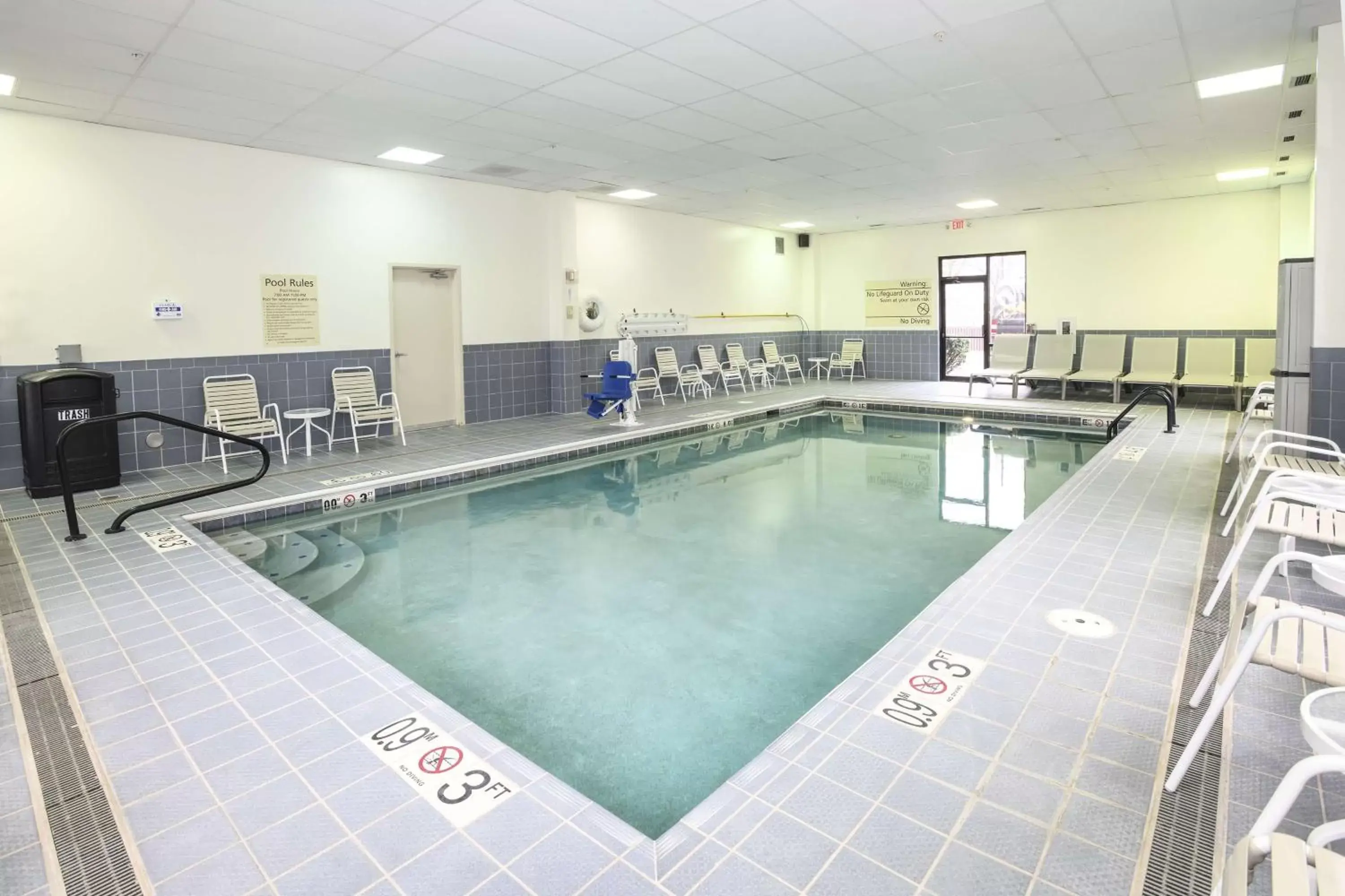 Pool view, Swimming Pool in Hampton Inn Cincinnati Eastgate