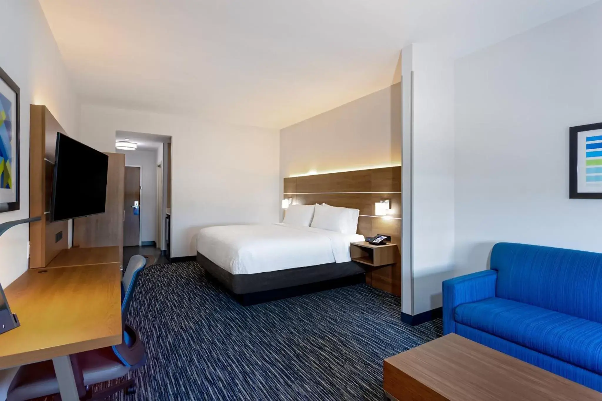 Photo of the whole room, Bed in Holiday Inn Express & Suites - Miramar, an IHG Hotel