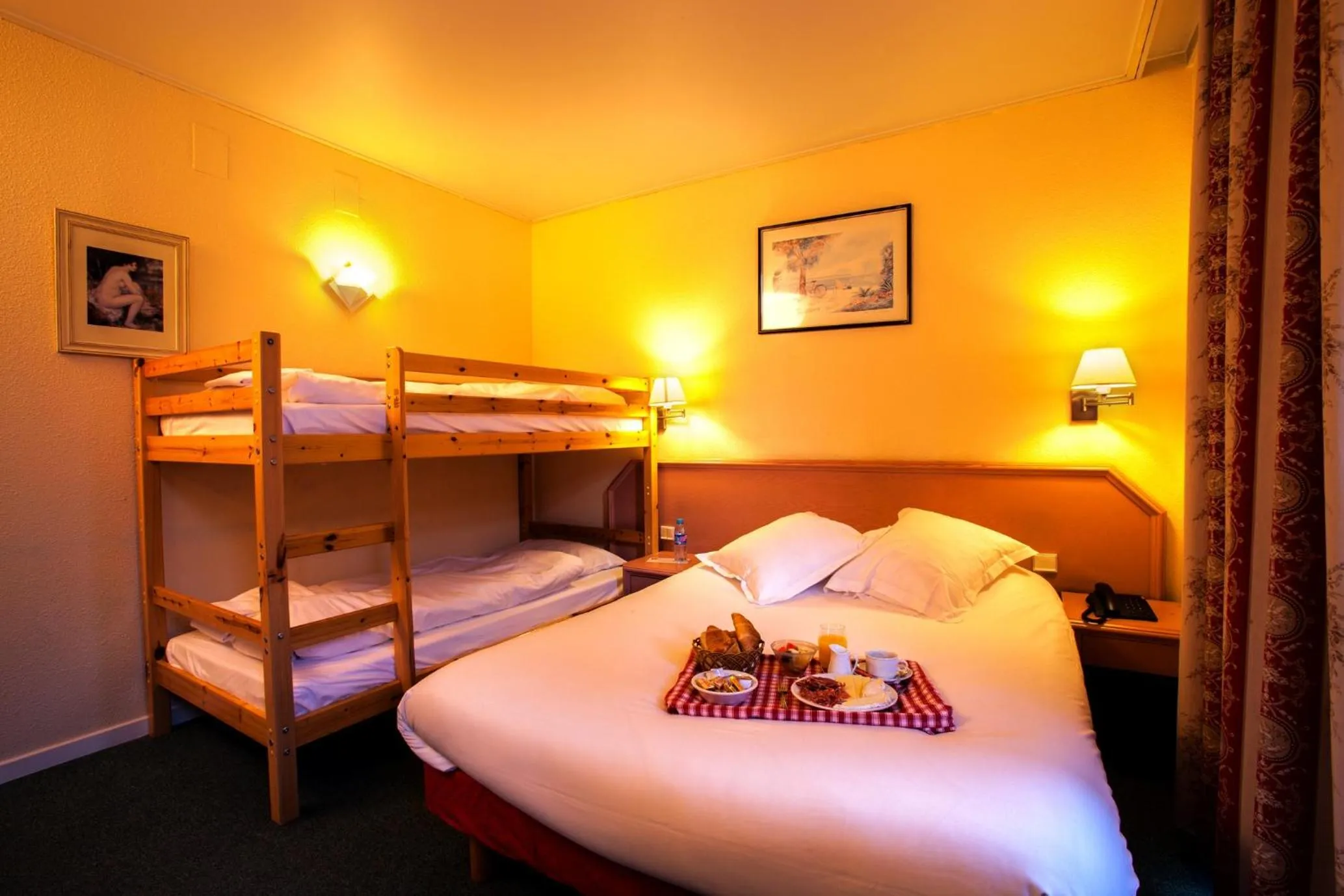 Bed in The Originals City Hotel de l Ange Guebwiller