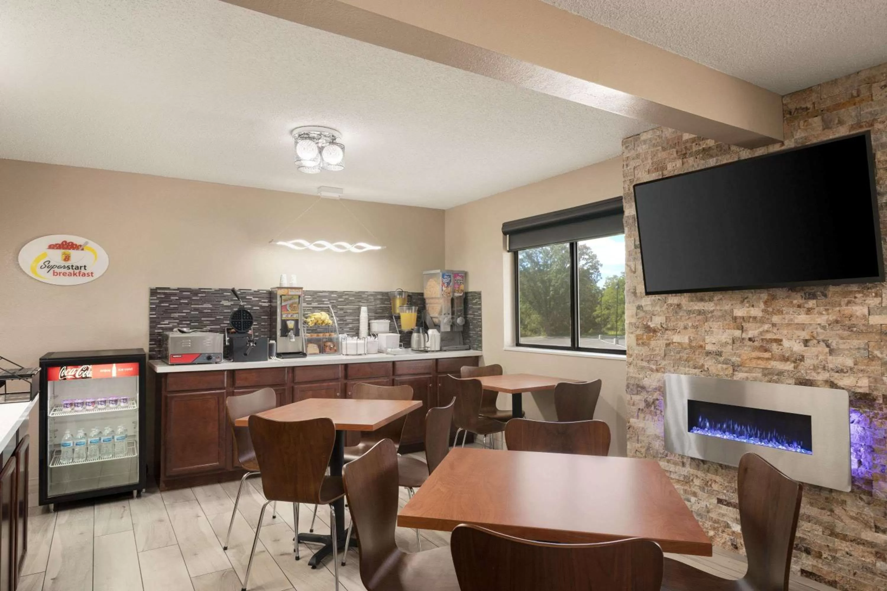 Restaurant/places to eat in Super 8 by Wyndham Mayfield