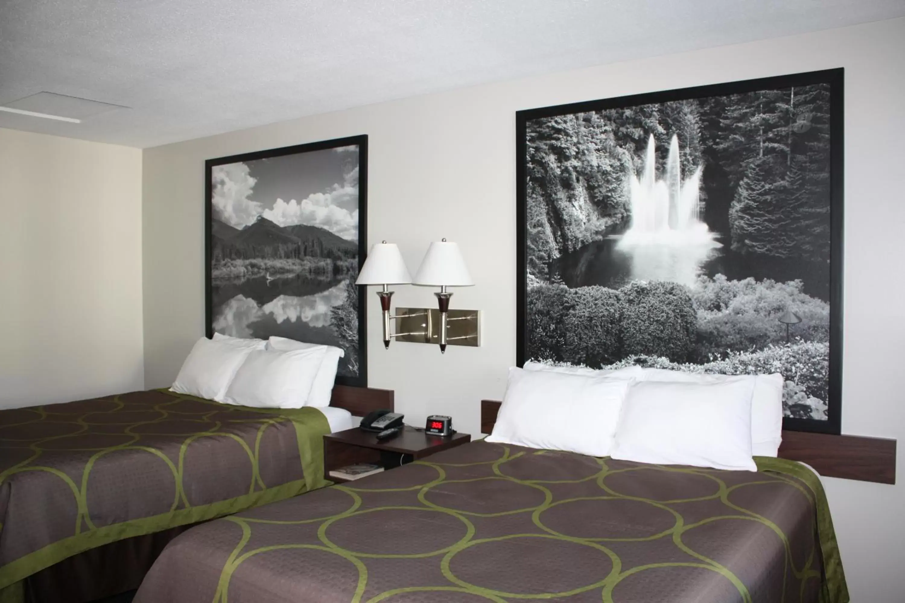 Bedroom, Bed in Sage Inn Merritt BC