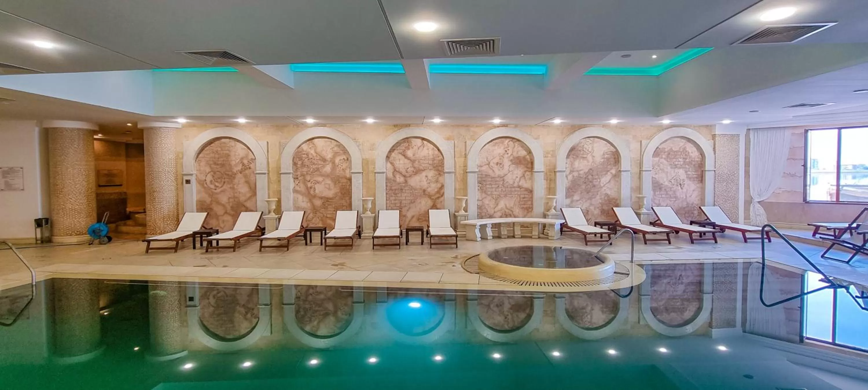 Swimming pool in Grand Hotel Pomorie - Medical spa