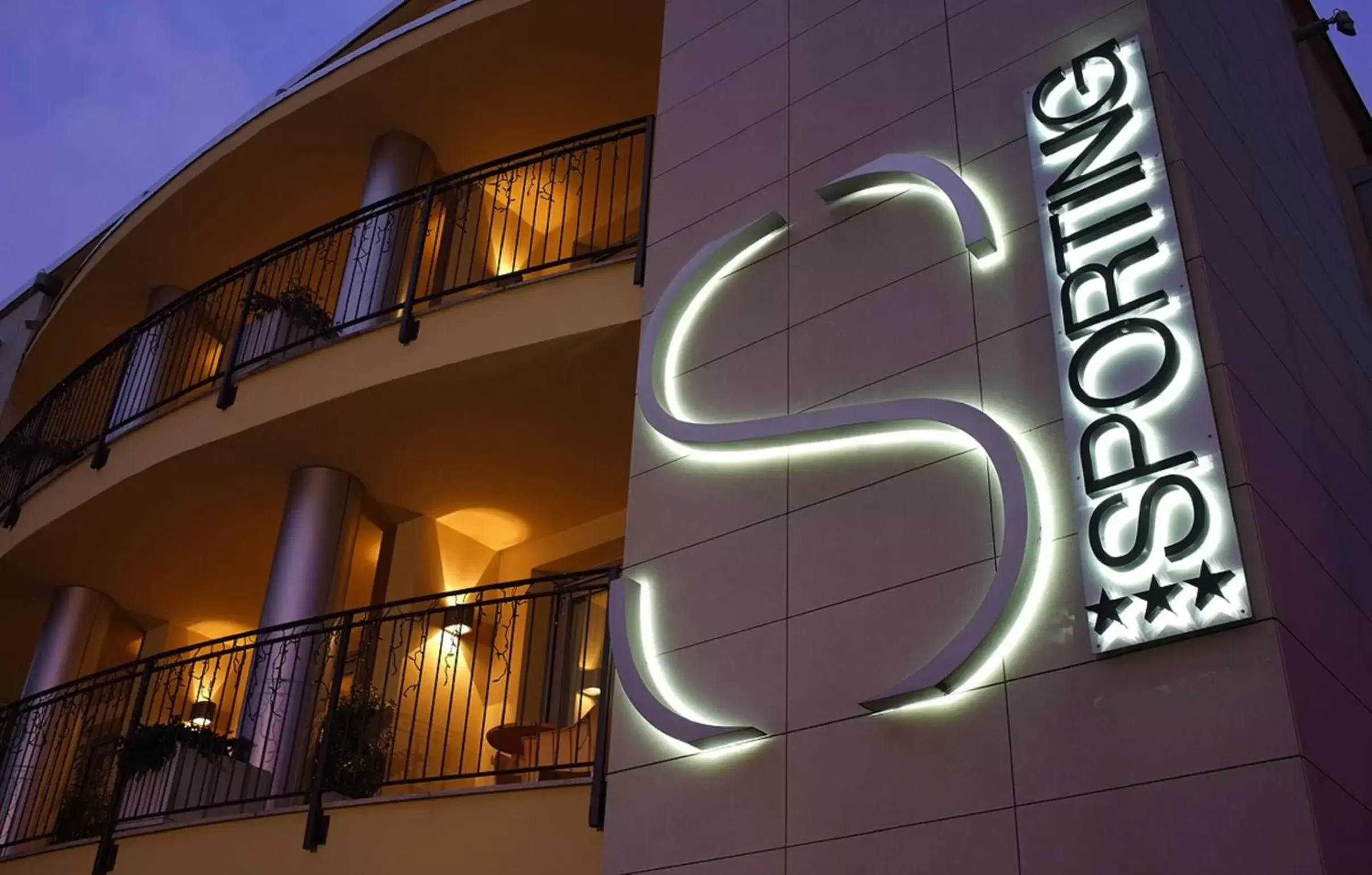 Facade/entrance, Balcony/Terrace in Hotel Sporting Brugherio